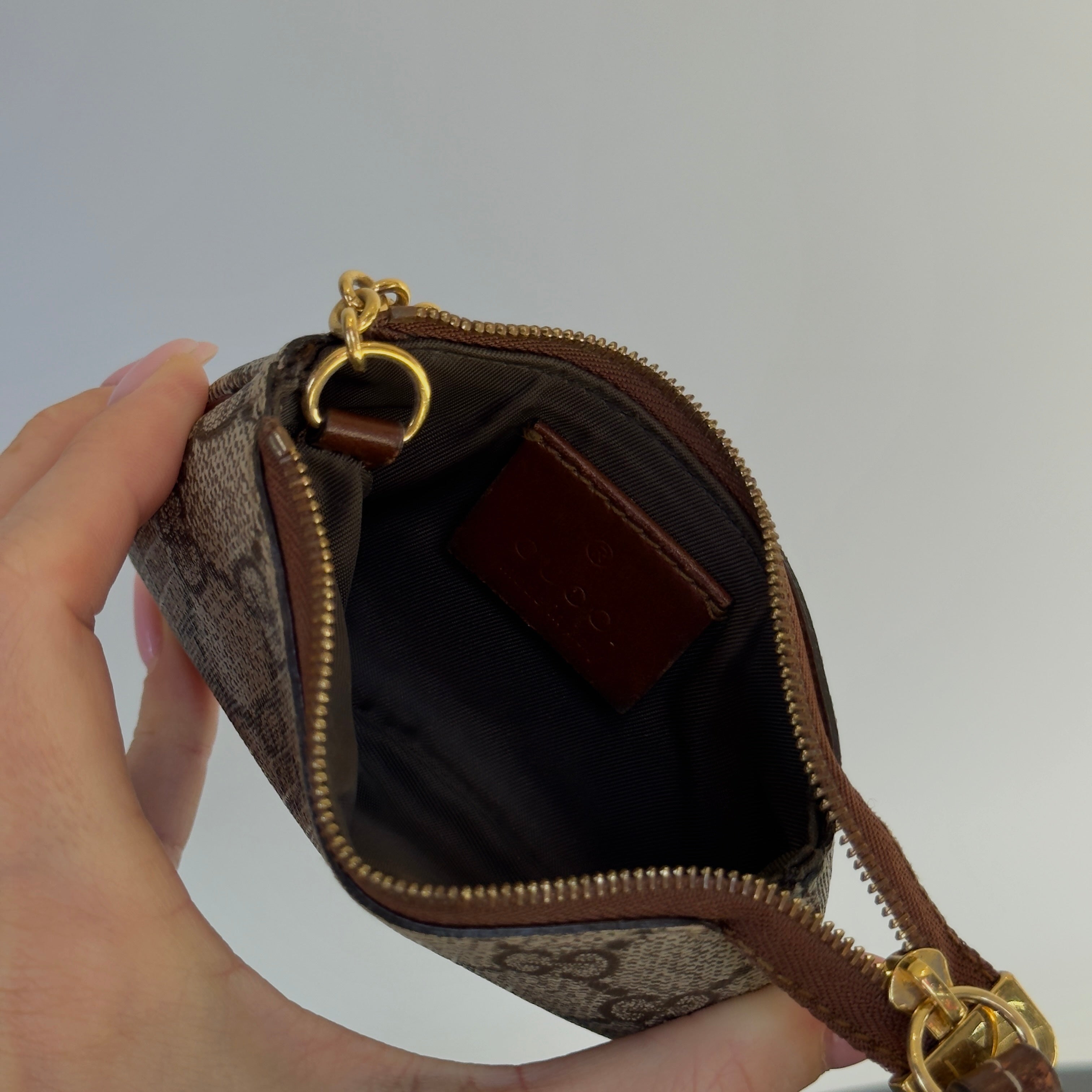 Gucci GG Emblem Key Pouch - Queen May