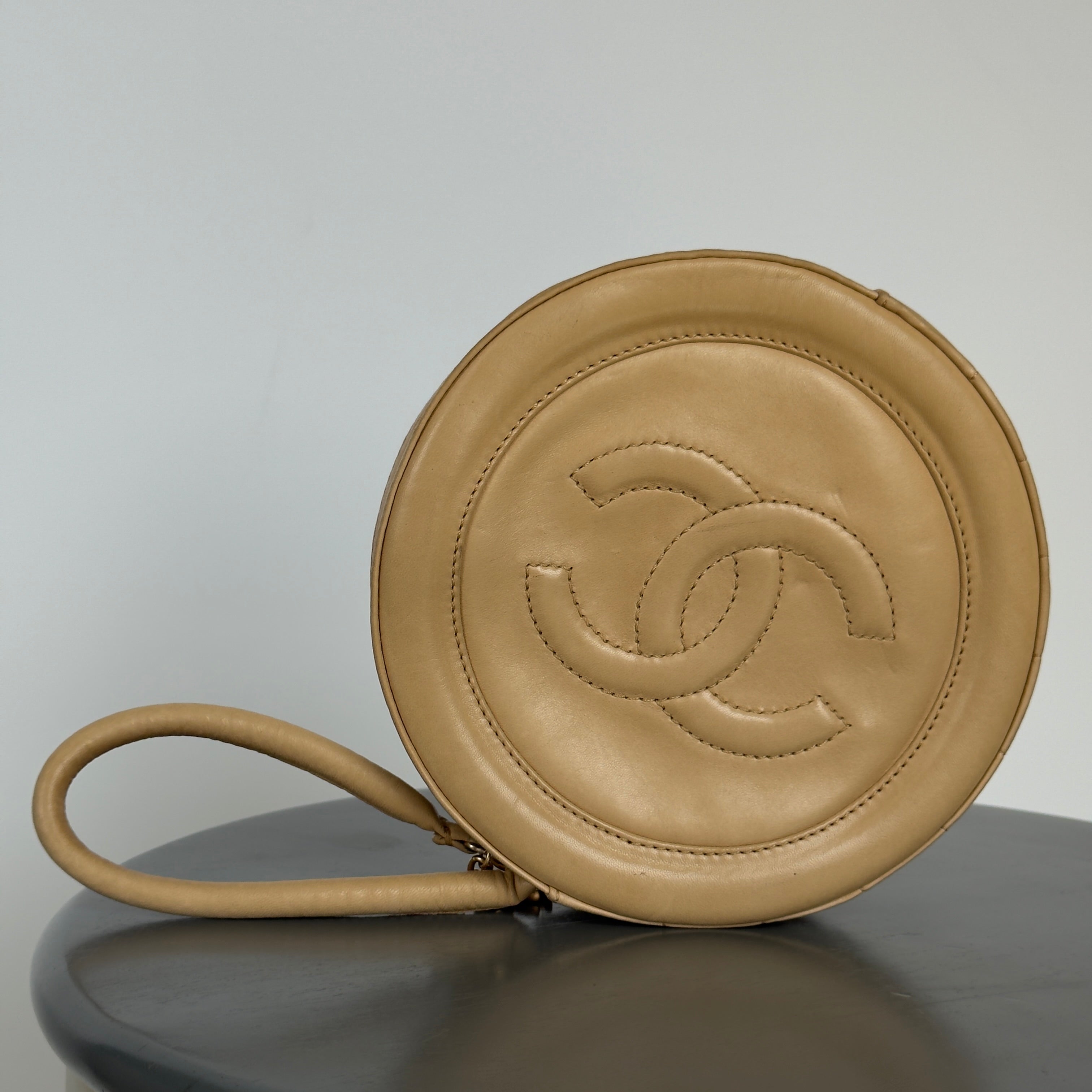 Rare Vintage Chanel CC Logo Circle Tan Leather Wristlet Clutch Bag - Queen May
