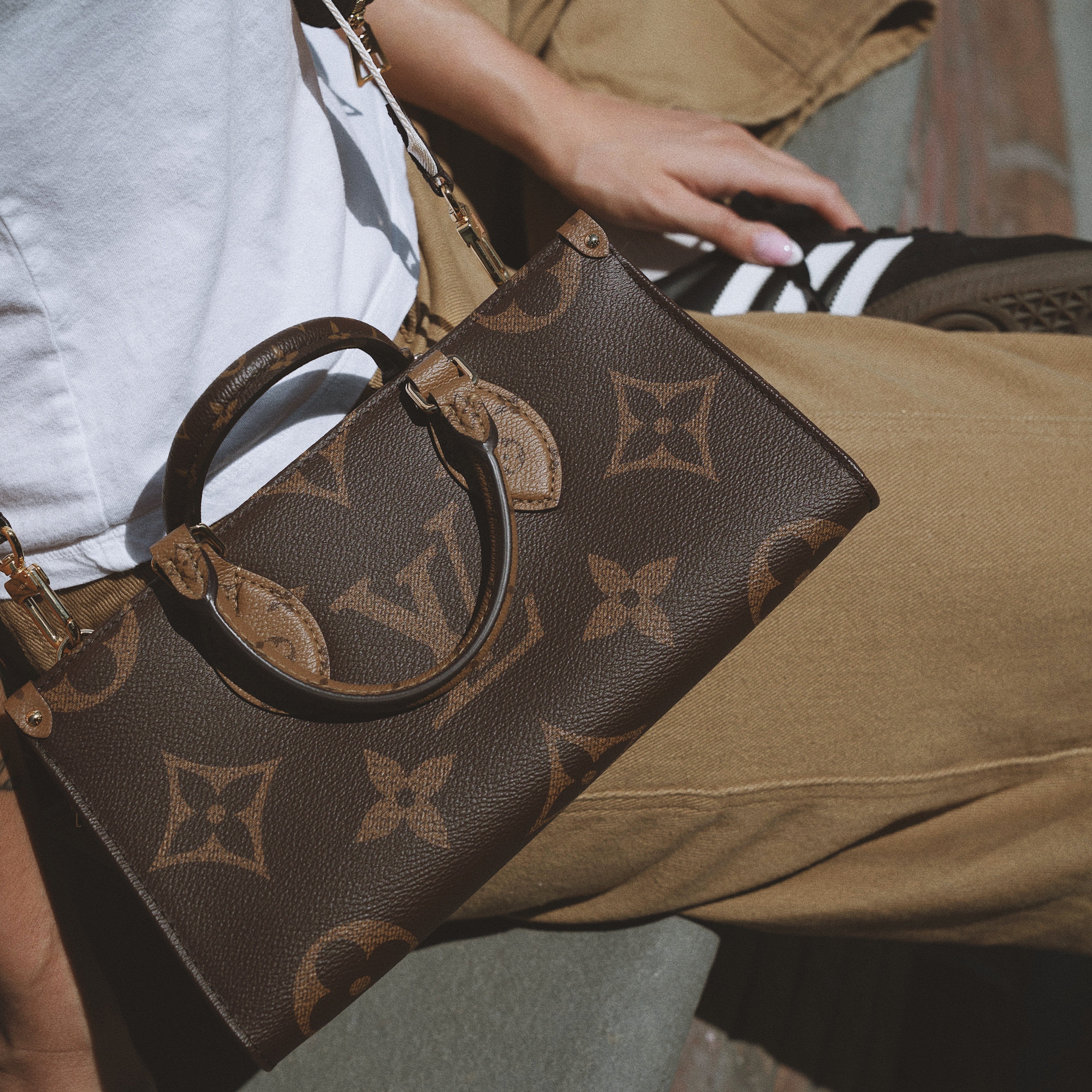 Louis Vuitton Monogram On The Go East To West - Queen May