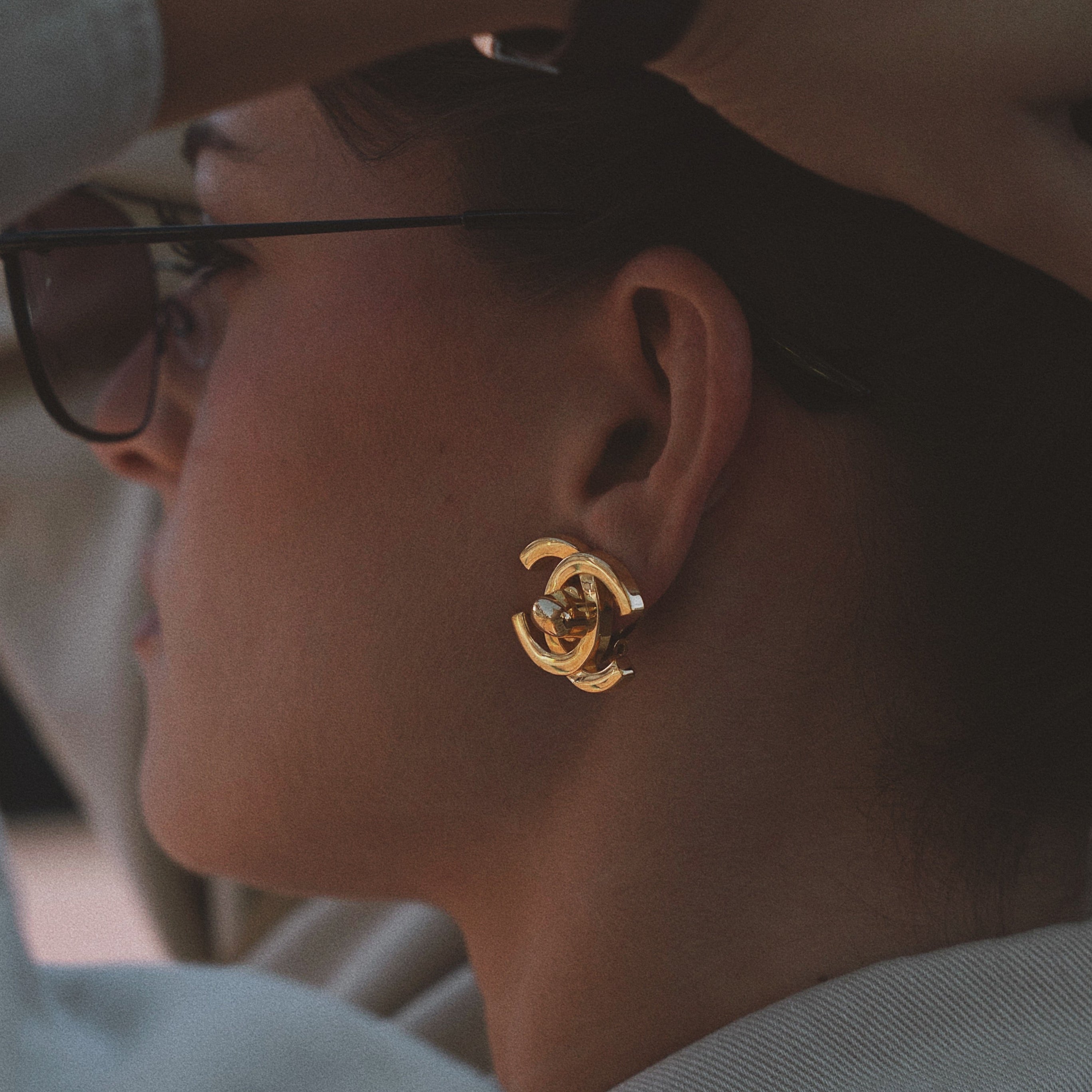 Chanel 1996 CC Turnlock Clip On Earrings - Queen May