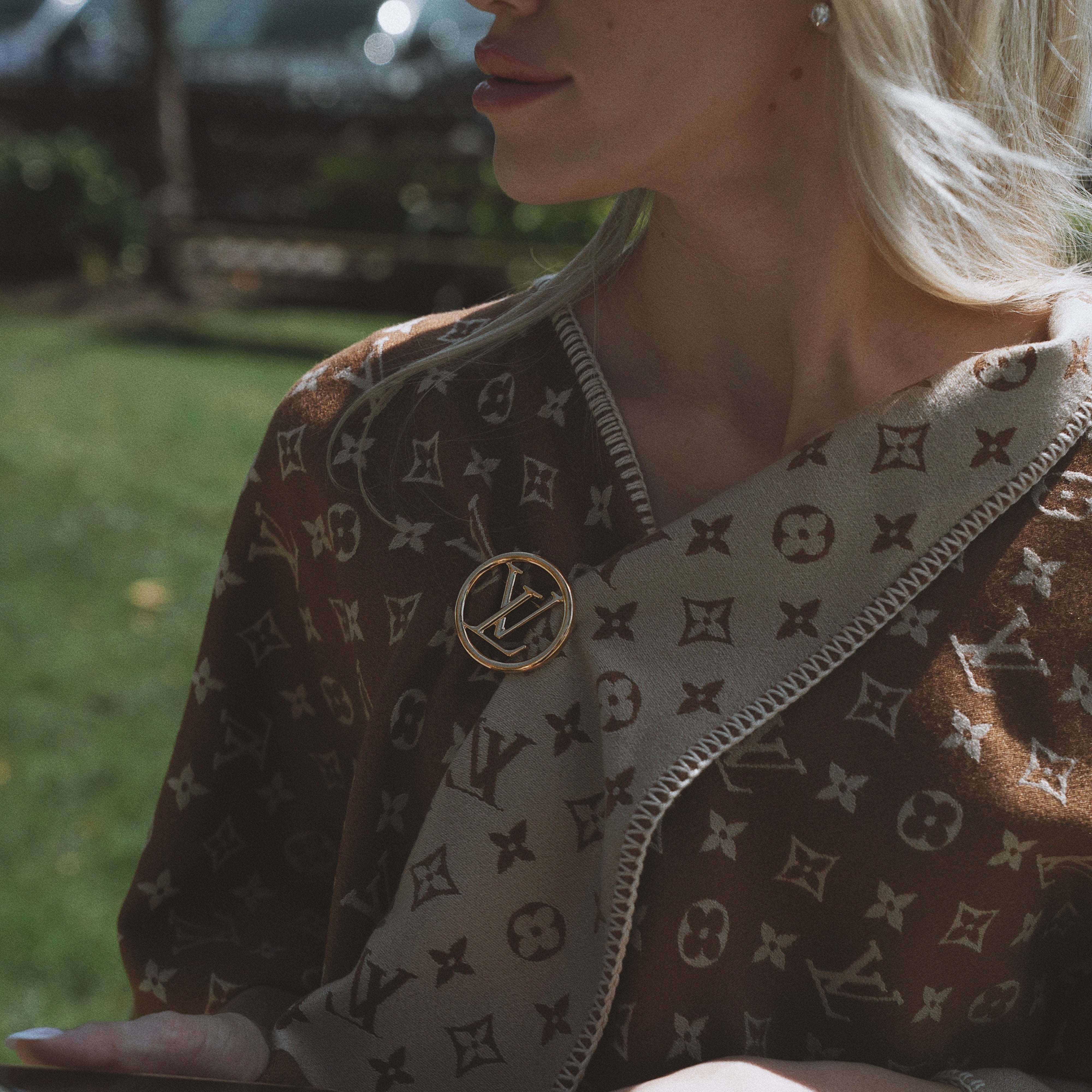 Louis Vuitton Embrace Poncho Wool Shawl with Clip - Queen May