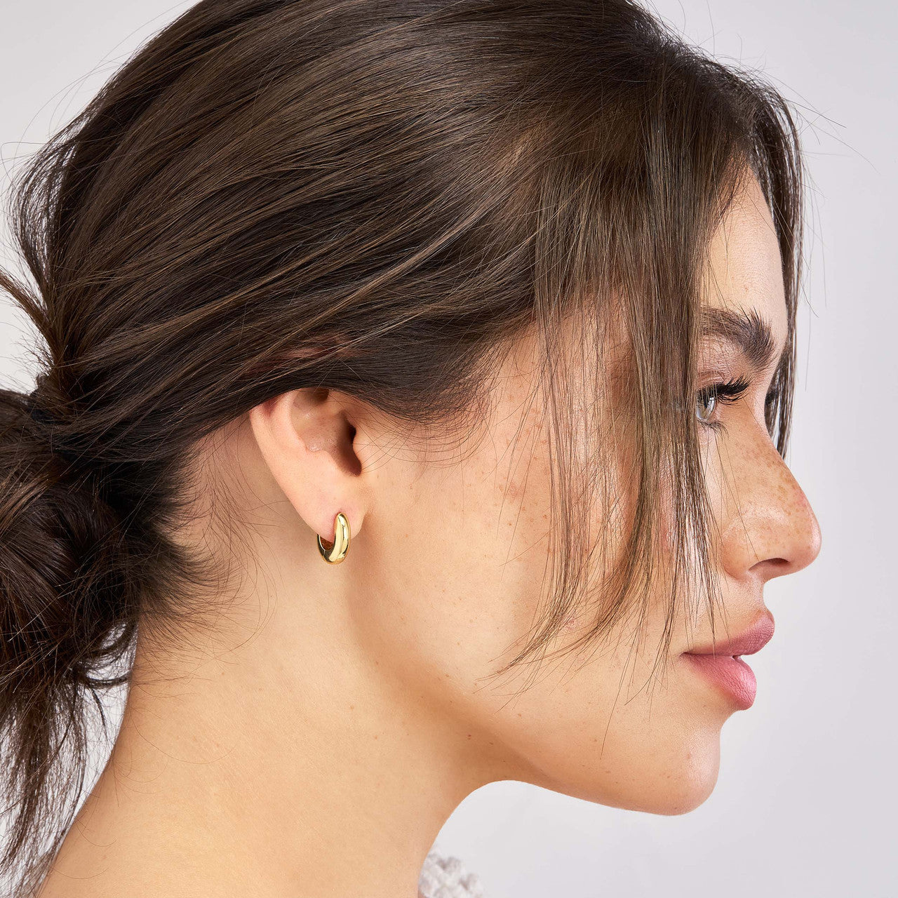 14K Yellow Gold 4mm Polished Round Huggie Hoop Earrings - Queen May