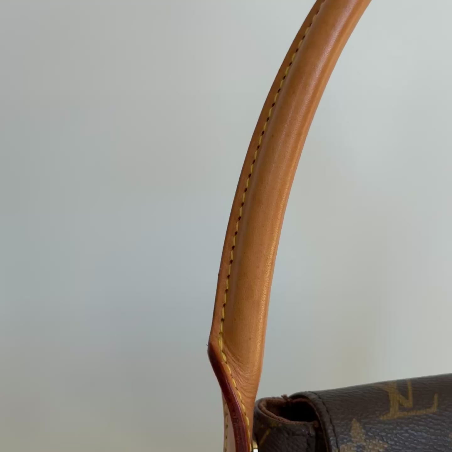 Louis Vuitton Looping PM - Queen May