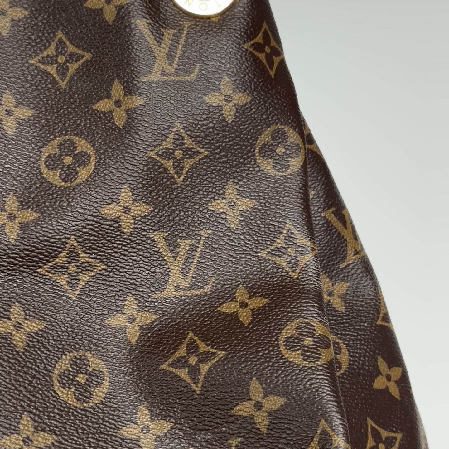 Louis Vuitton Monogram Artsy MM Shoulder Bag - Queen May