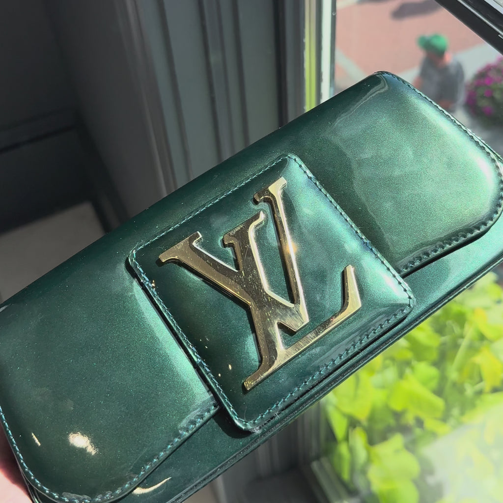 Louis Vuitton Vernis Sobe Clutch Green - Queen May