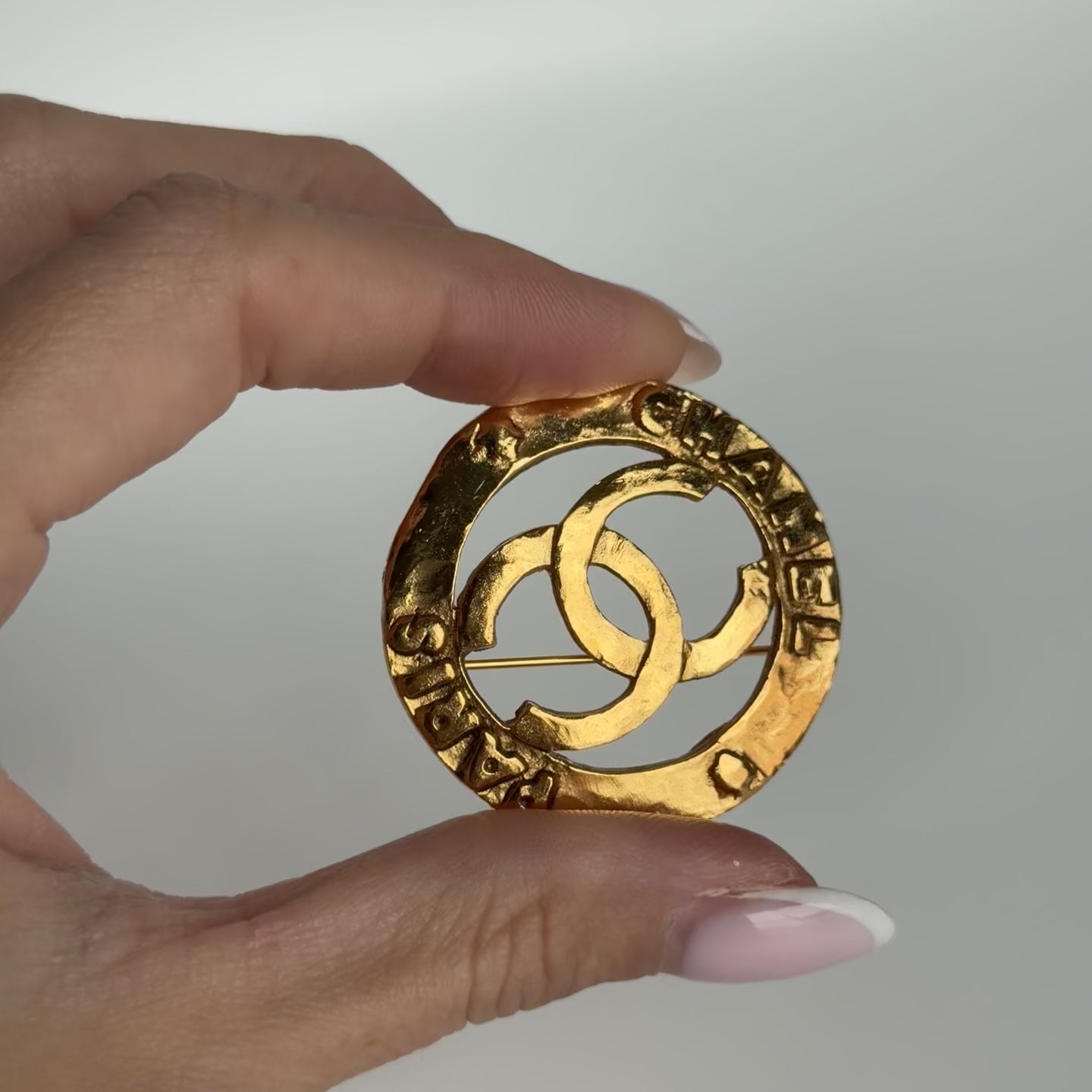 Vintage Chanel Round Gold Plated Brooch - Queen May