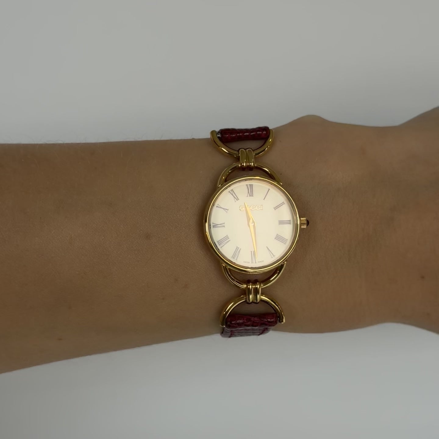 Vintage Gucci Ladies Watch 6000.2.L - Queen May