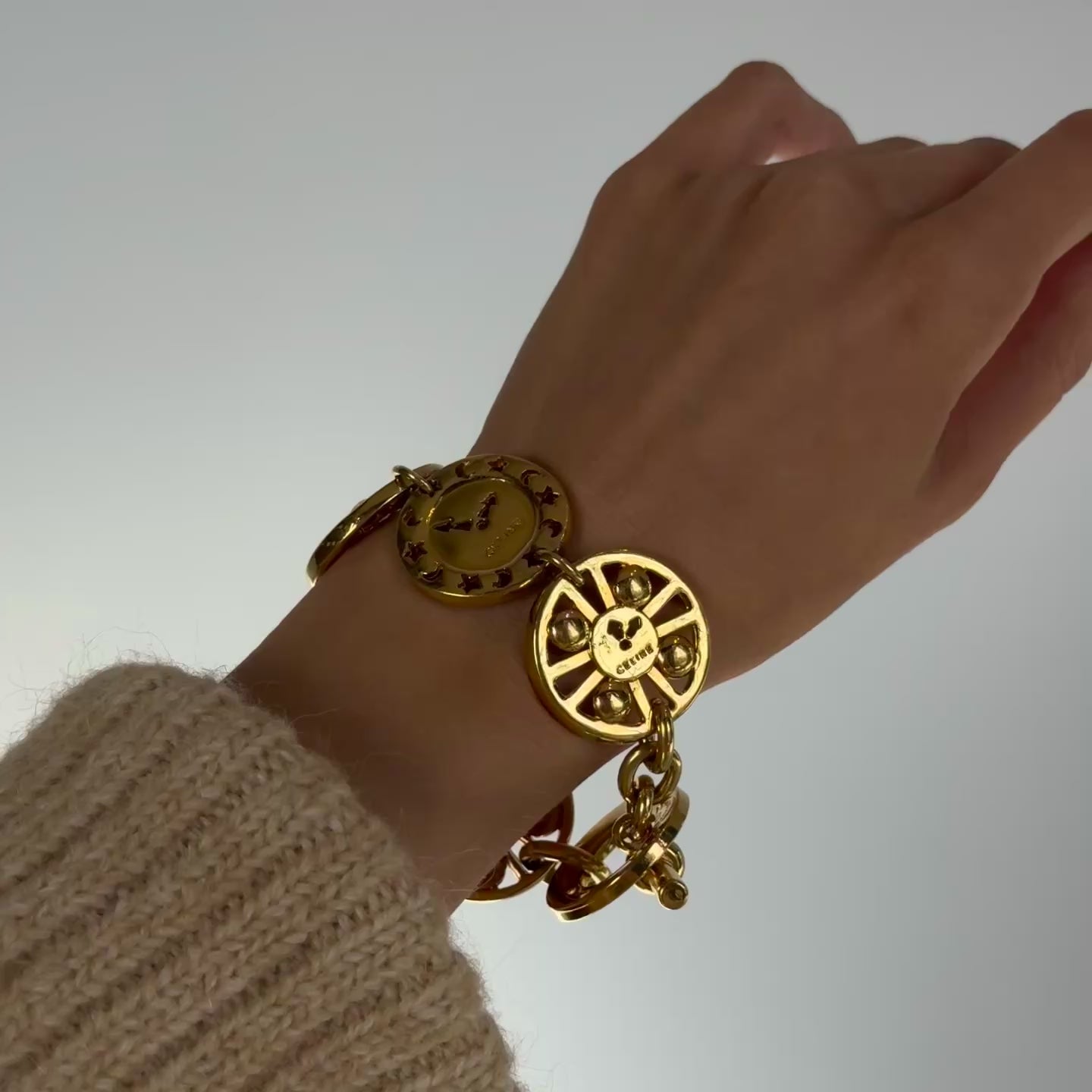 Celine Bracelet Circle Charms - Queen May