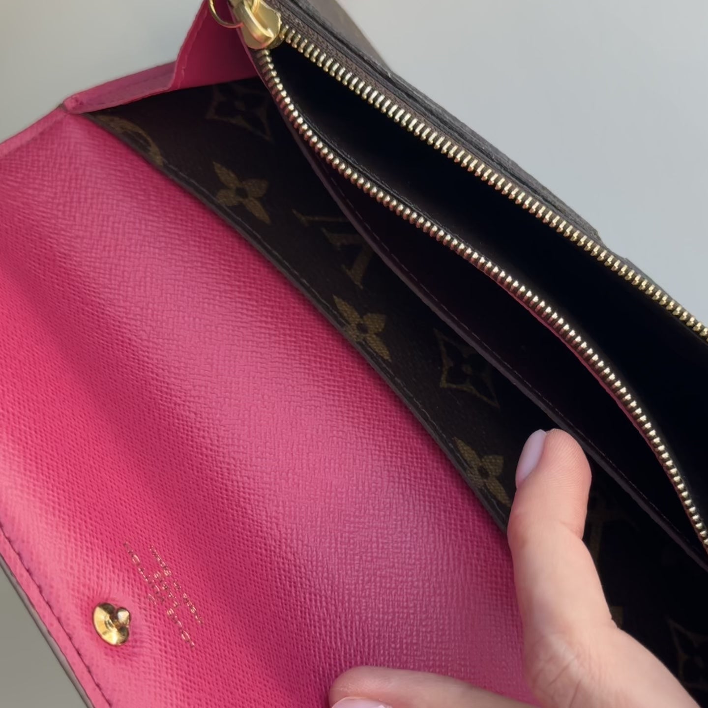 Louis Vuitton Monogram Bloom Flower Emilie Wallet Fuchsia - Queen May