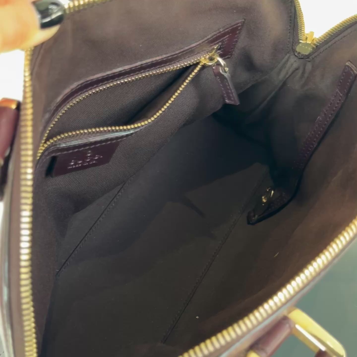 Gucci GG Signature Punch - Queen May