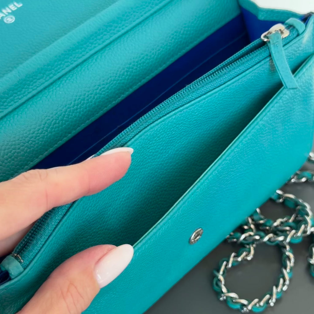 Chanel Caviar Bicolor CC Wallet On Chain - Queen May