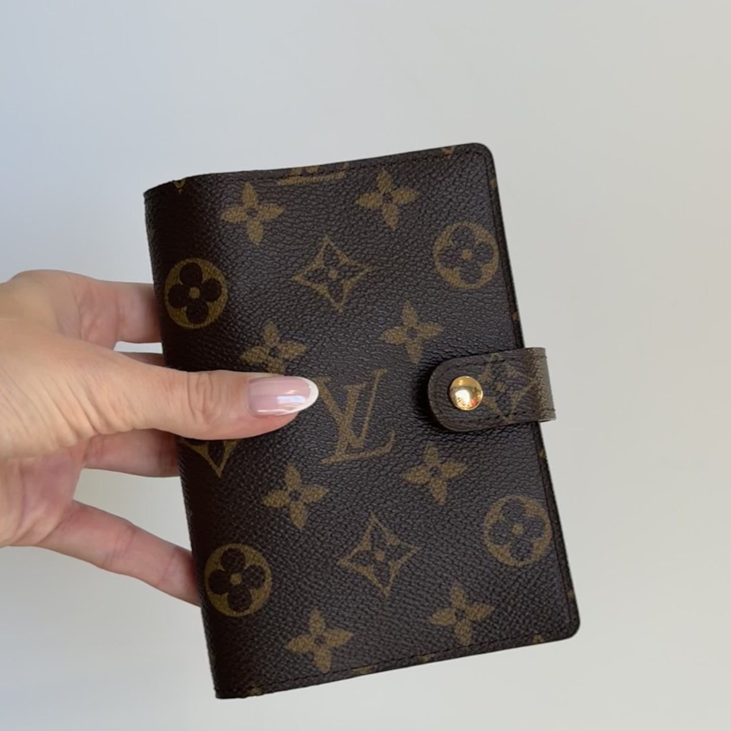 Louis Vuitton Monogram Agenda Cover - Queen May