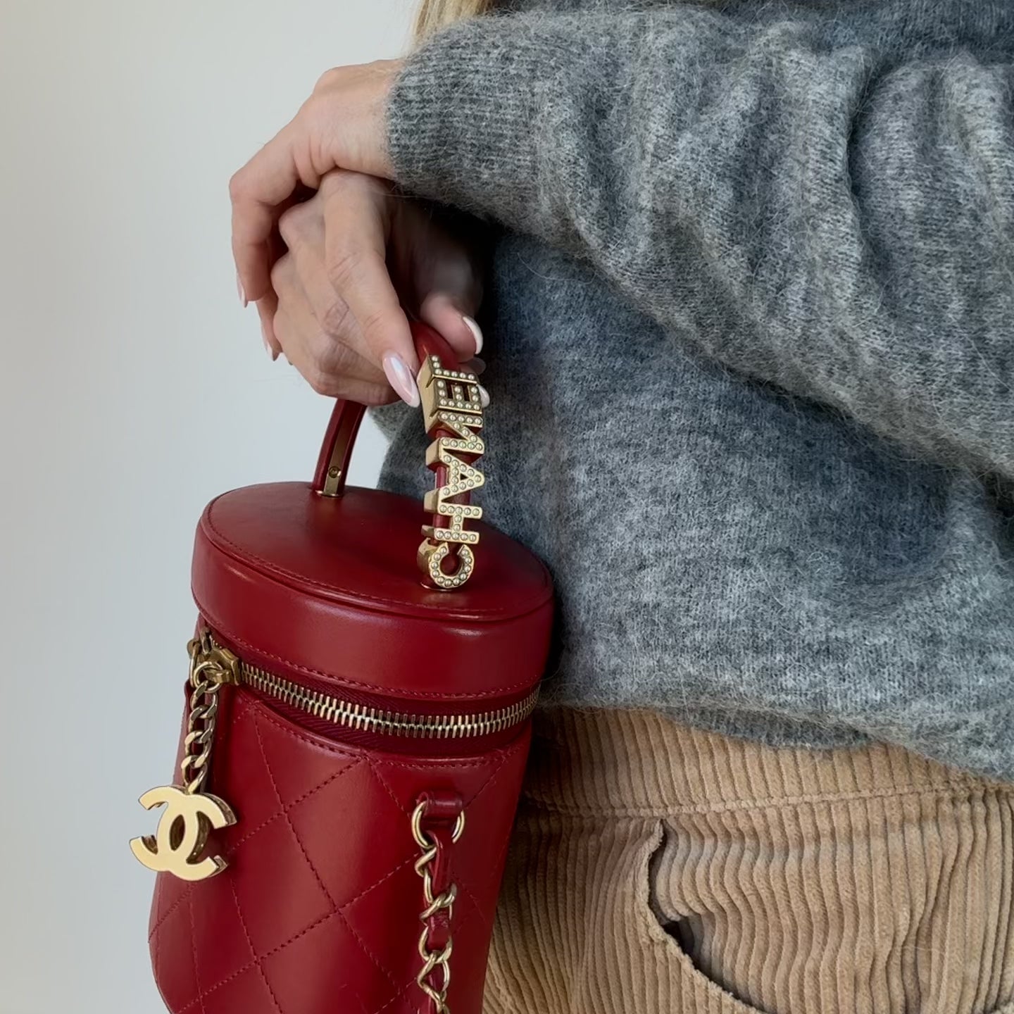 Chanel Pearl Logo Red Top Handle Vanity Case With Chain - Queen May