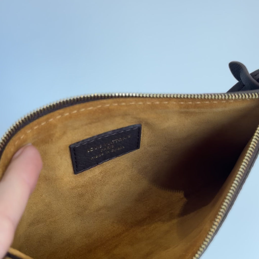Louis Vuitton Hobo MM Wine - Queen May
