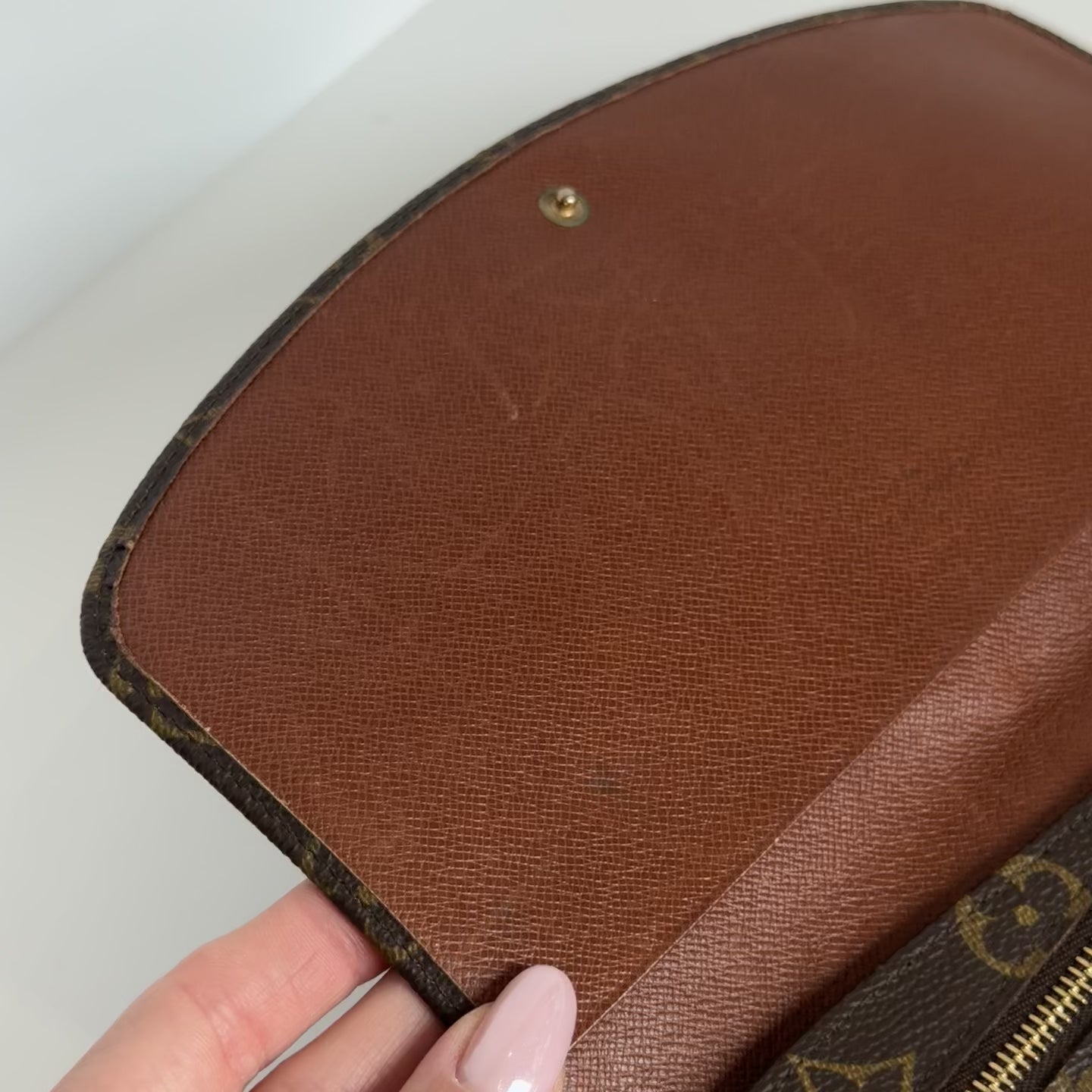 Louis Vuitton Rabat 23 - Queen May