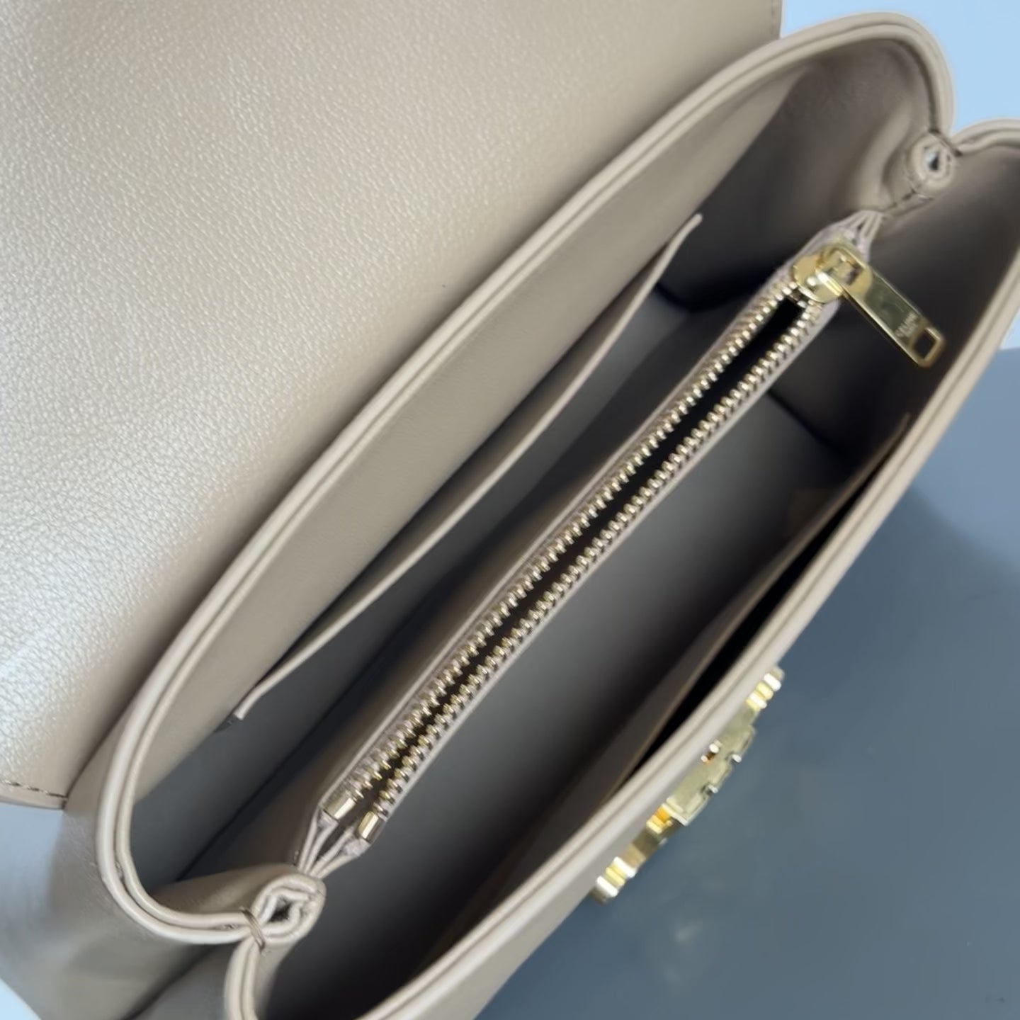 Celine Triomphe Nino Teen - Queen May