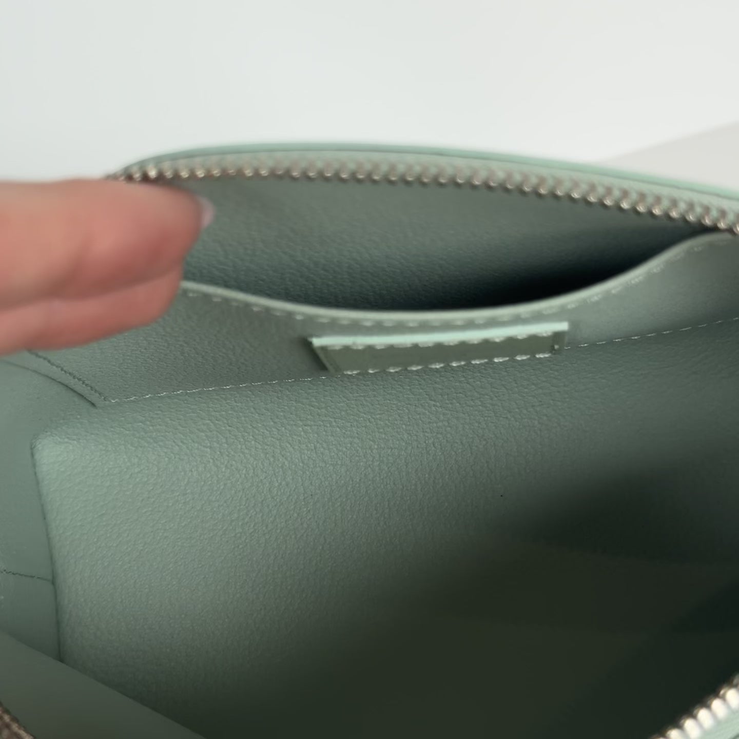 Rare Louis Vuitton Epi Cosmetic Pouch Amande Electric - Queen May