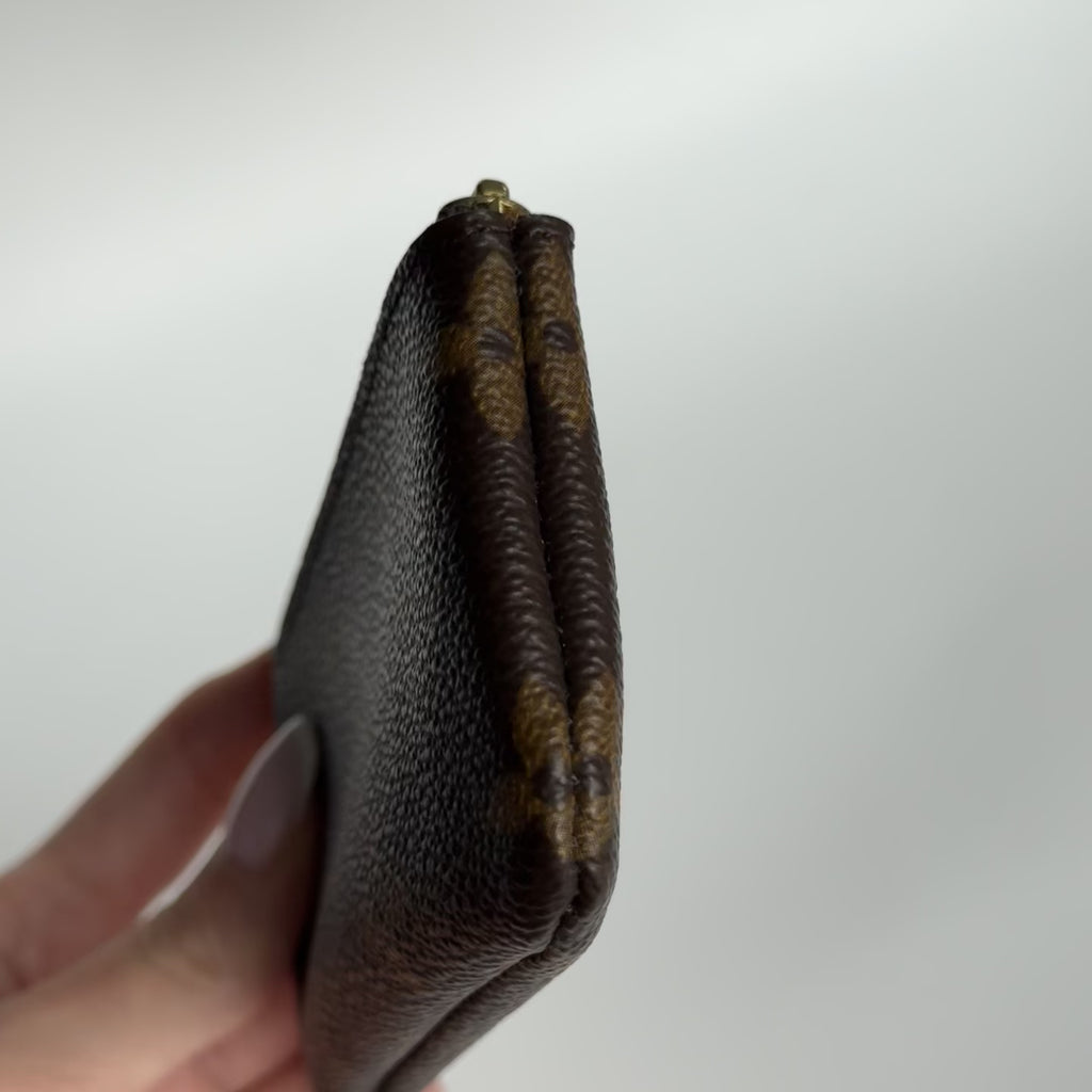 Louis Vuitton Monogram Key Pouch - Queen May