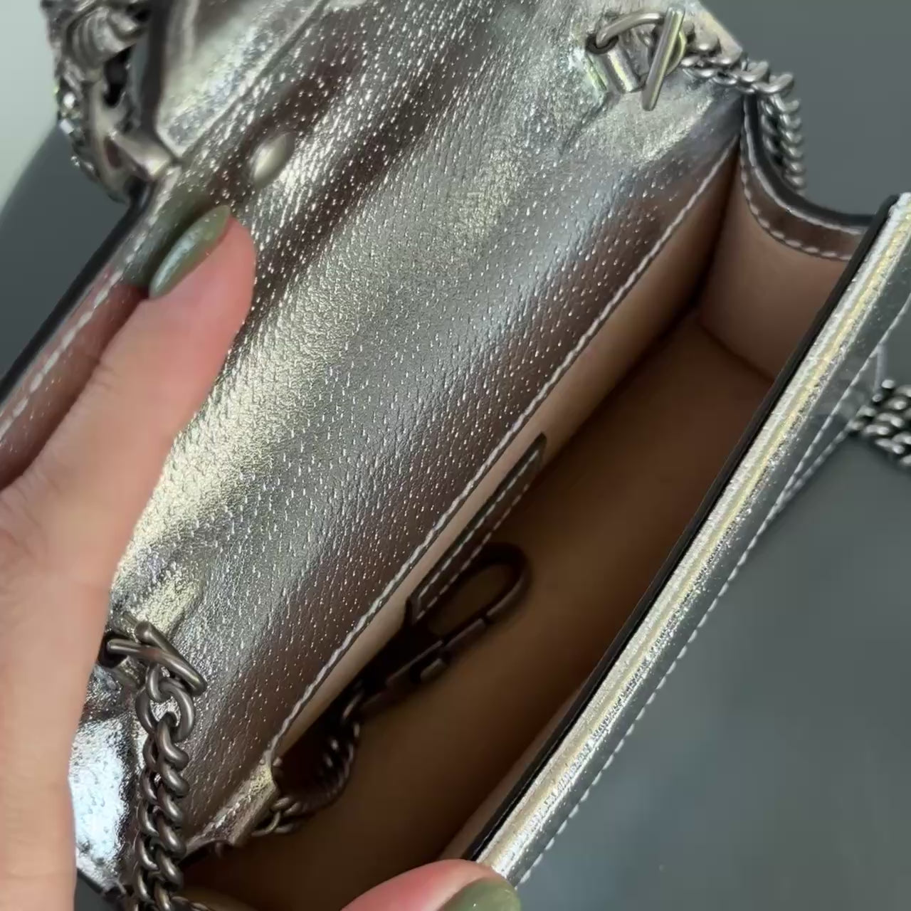 Gucci Super Mini Dionysus Bag In Silver Leather - Queen May