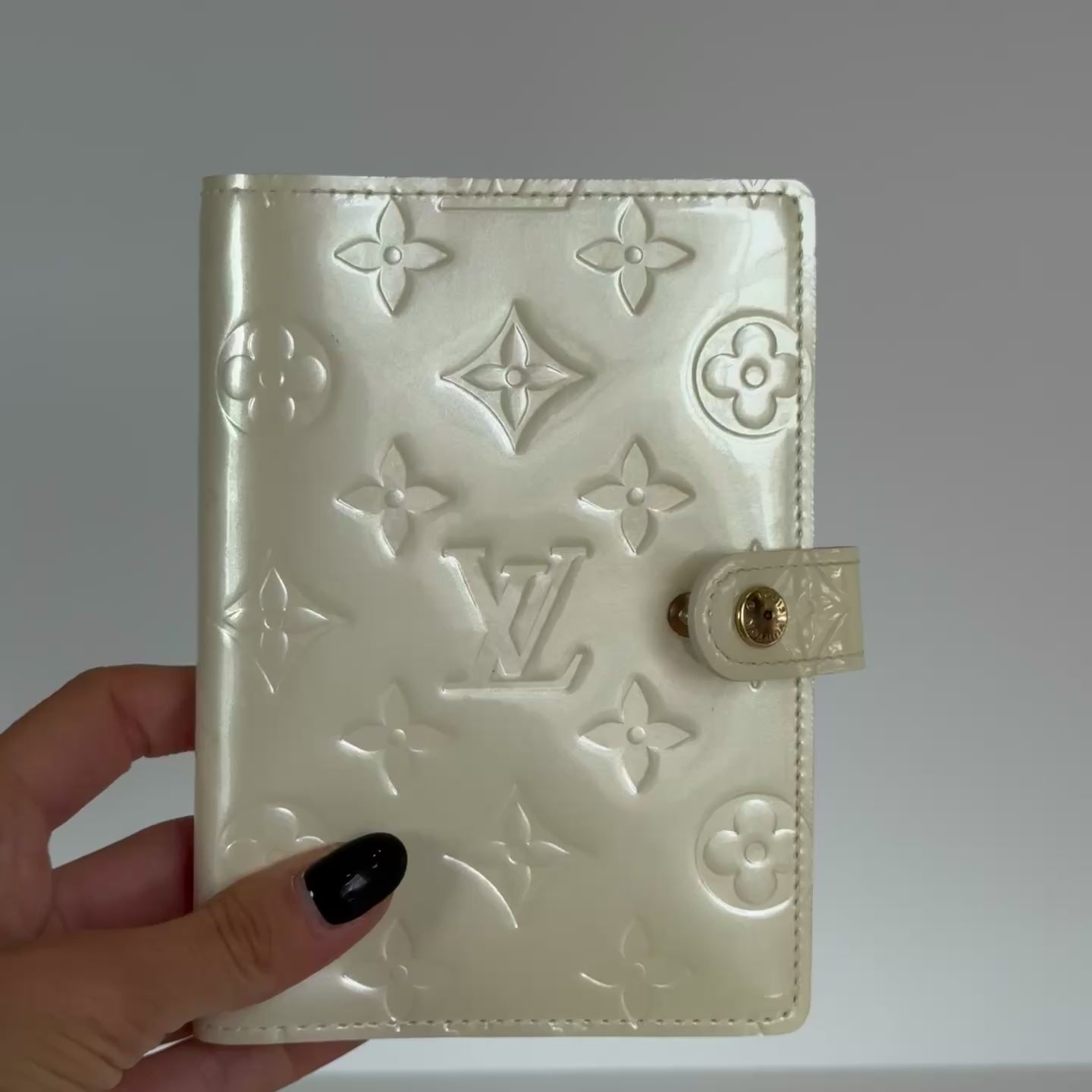 Louis Vuitton Vernis Agenda Pearl - Queen May