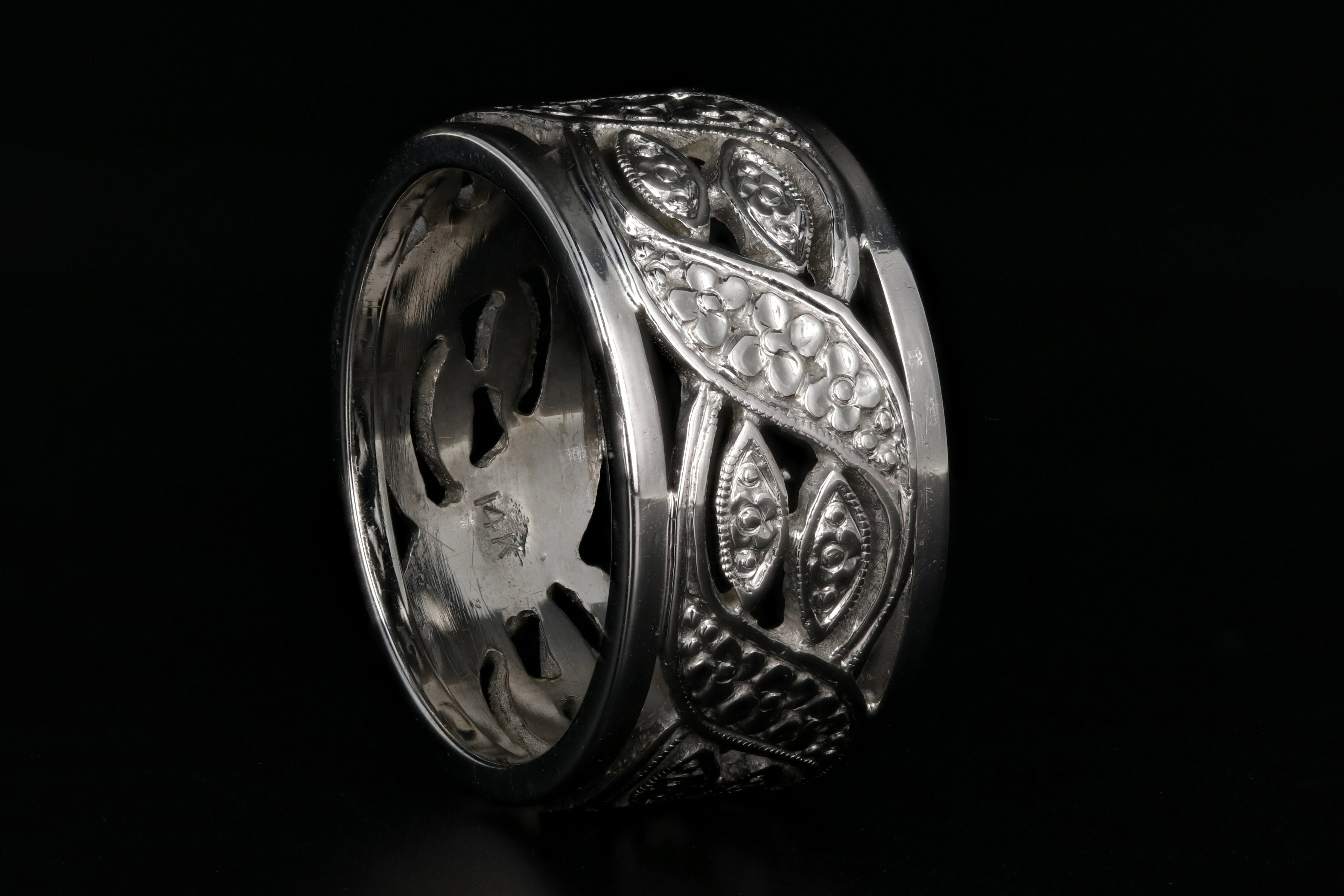 Vintage 14K White Gold Floral Band - Queen May