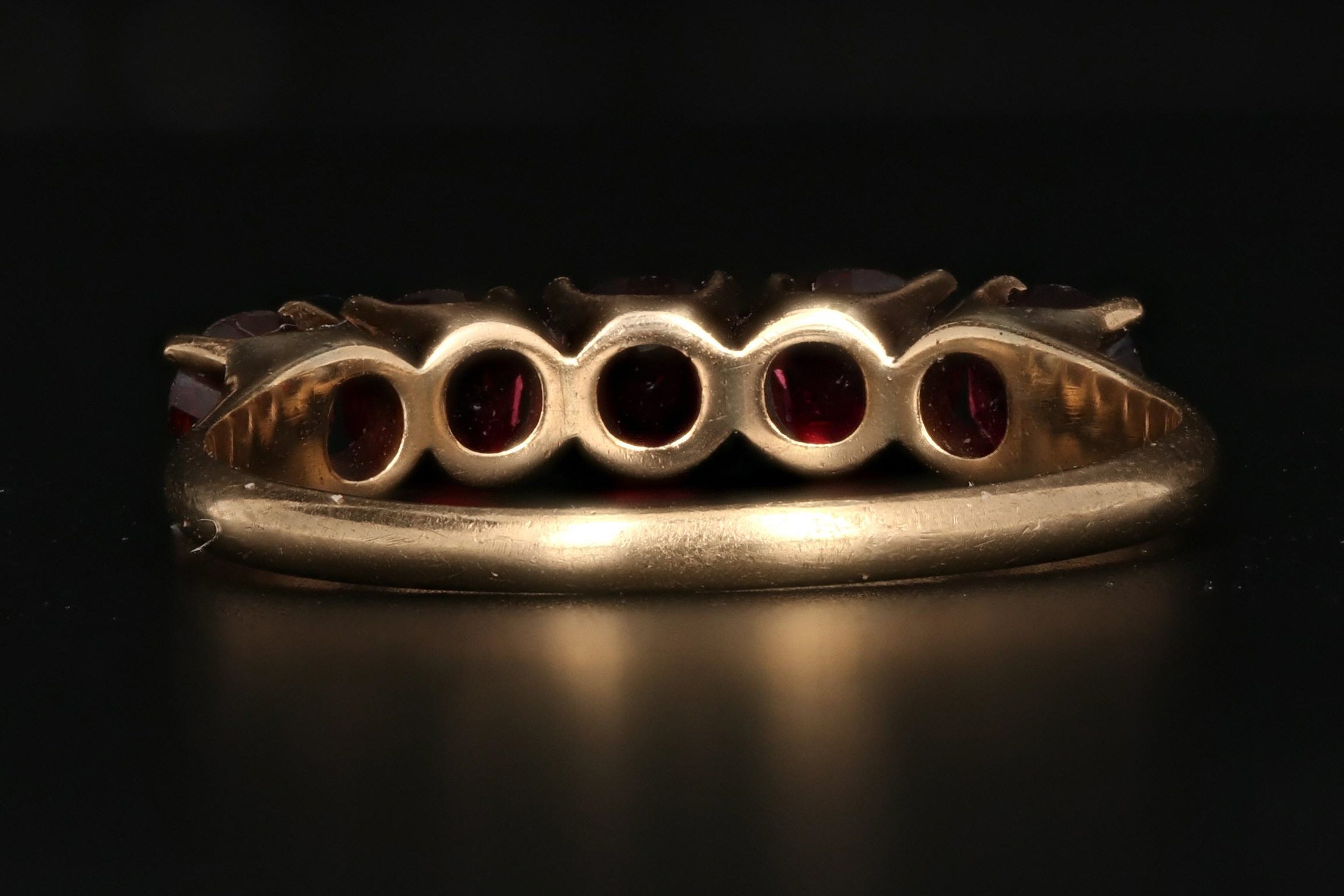 Victorian 10K Yellow Gold 1.5 CTW Garnet Ring - Queen May