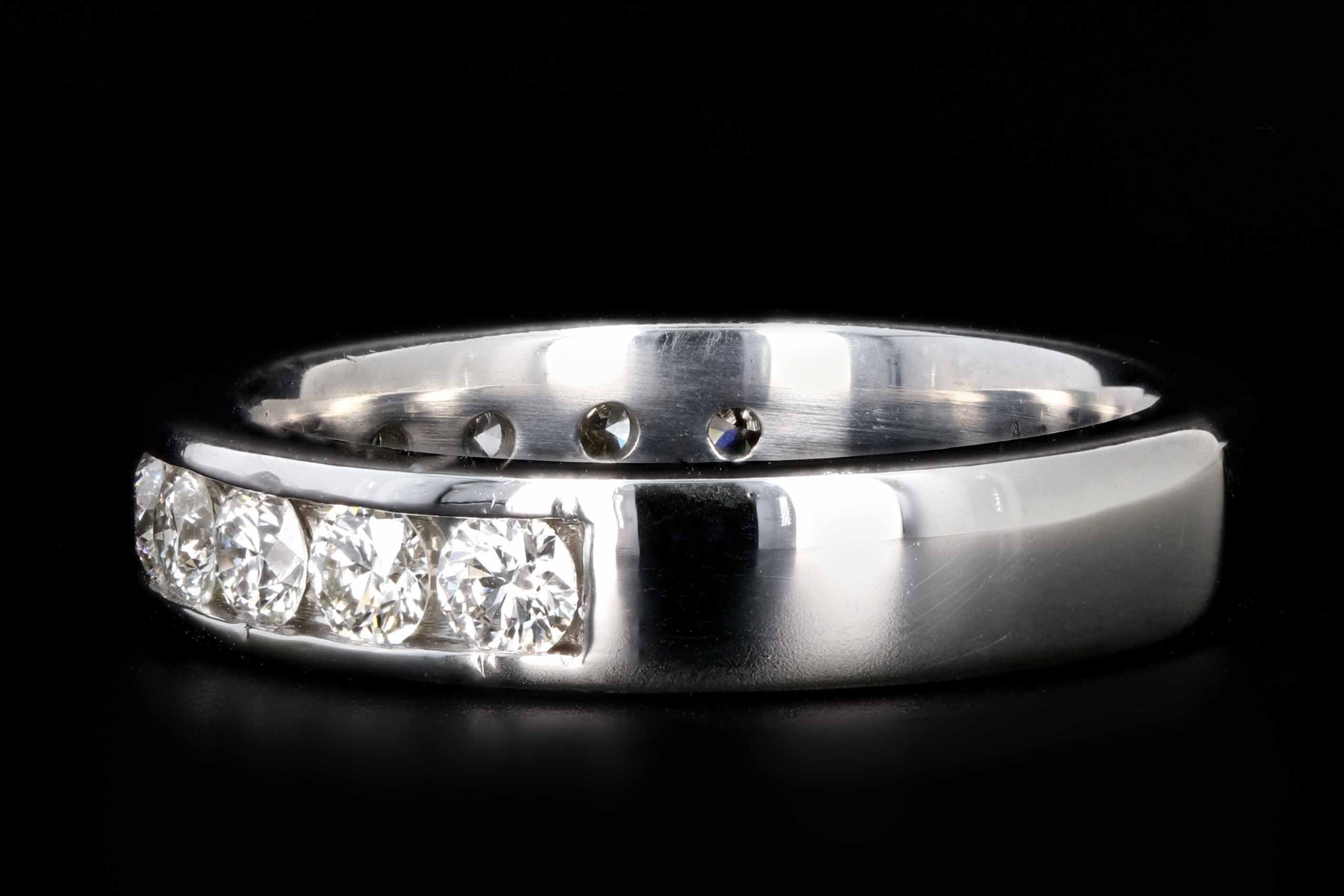 Modern Hearts On Fire 18K White Gold 1 Carat in Total Round Brilliant Cut Diamond Band - Queen May