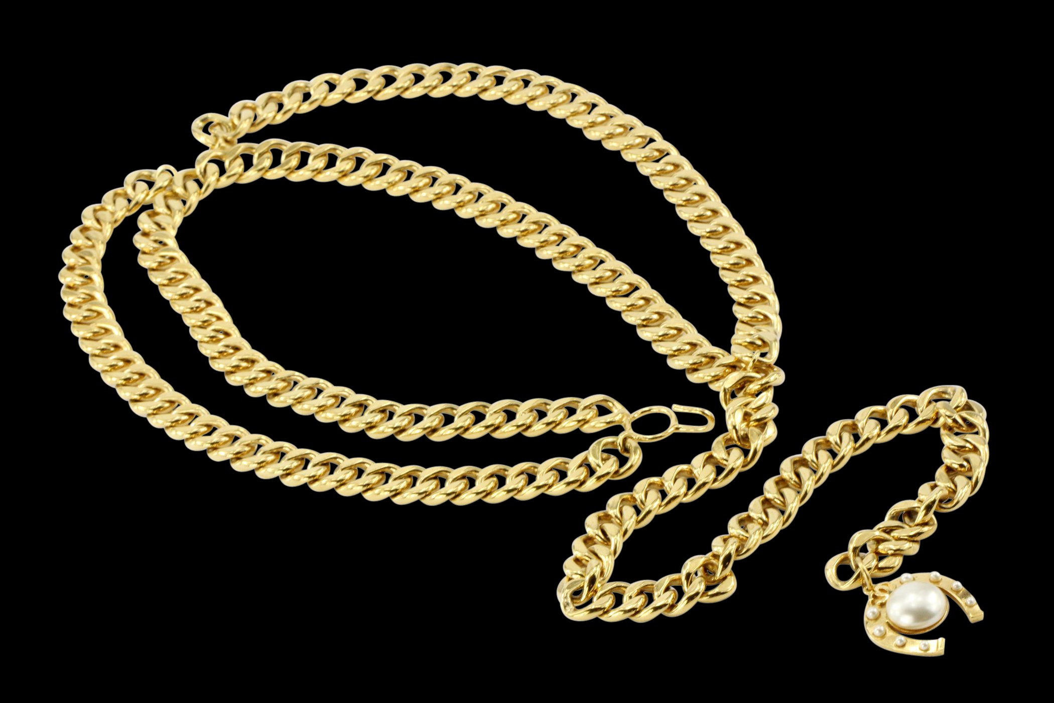 Chanel Gold tone Horseshoe Faux Pearl Medallion Heavy Chain Belt/Necklace - Queen May