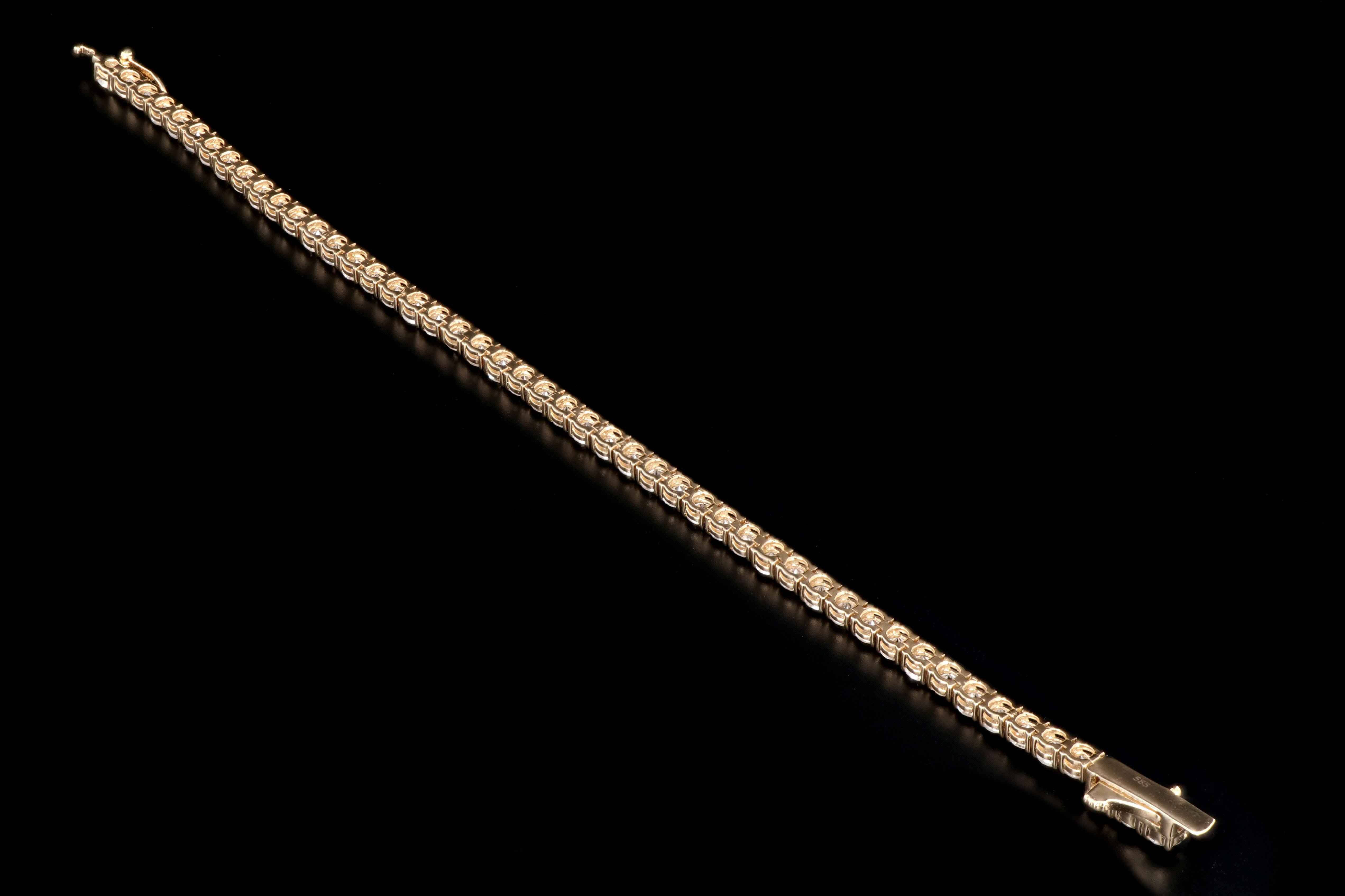 14K Yellow Gold 9 Carats Total Weight Round Brilliant Cut Diamond Tennis Bracelet - Queen May