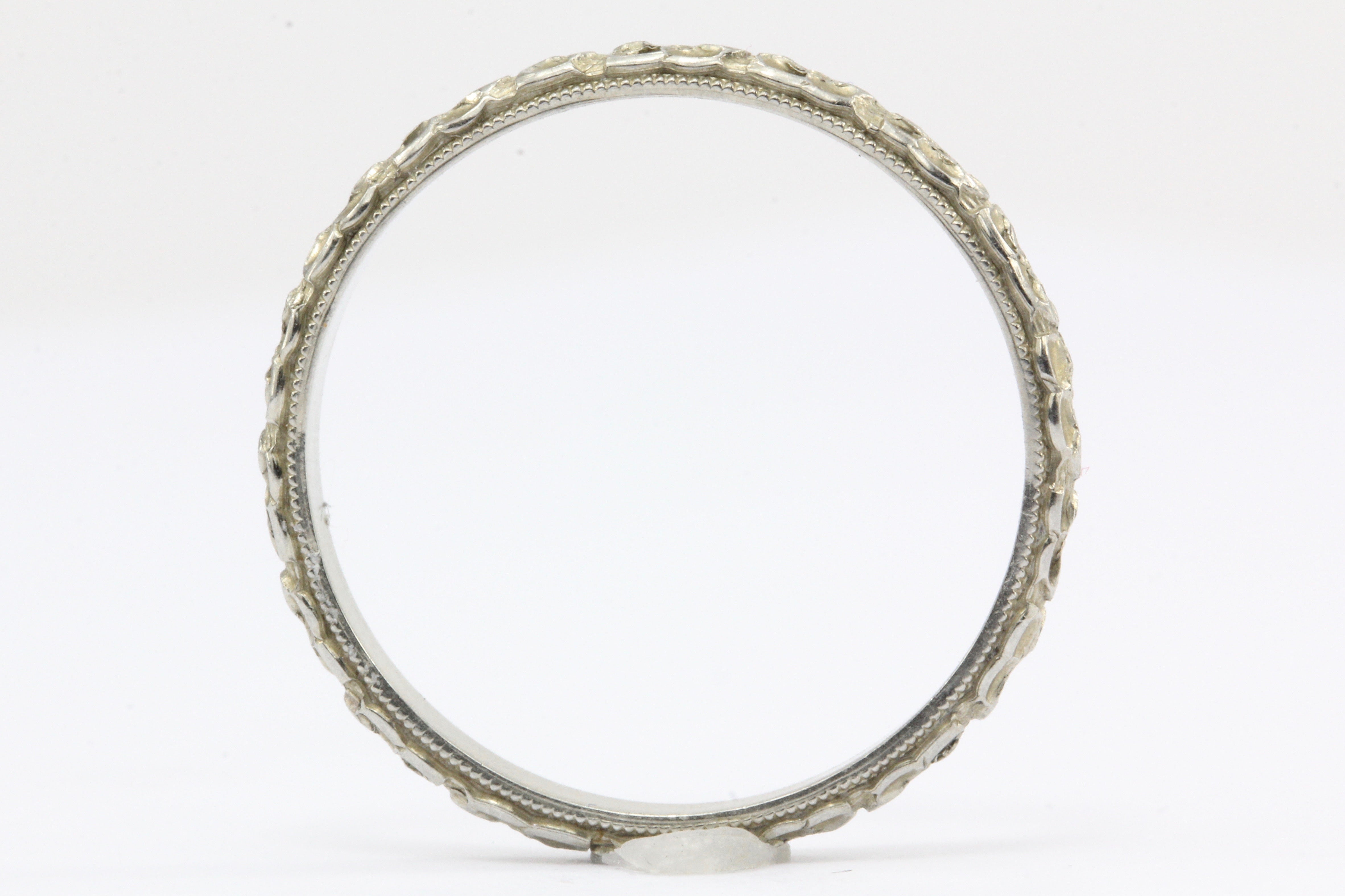 18K White Gold Art Deco Floral Motif Wedding Band - Queen May