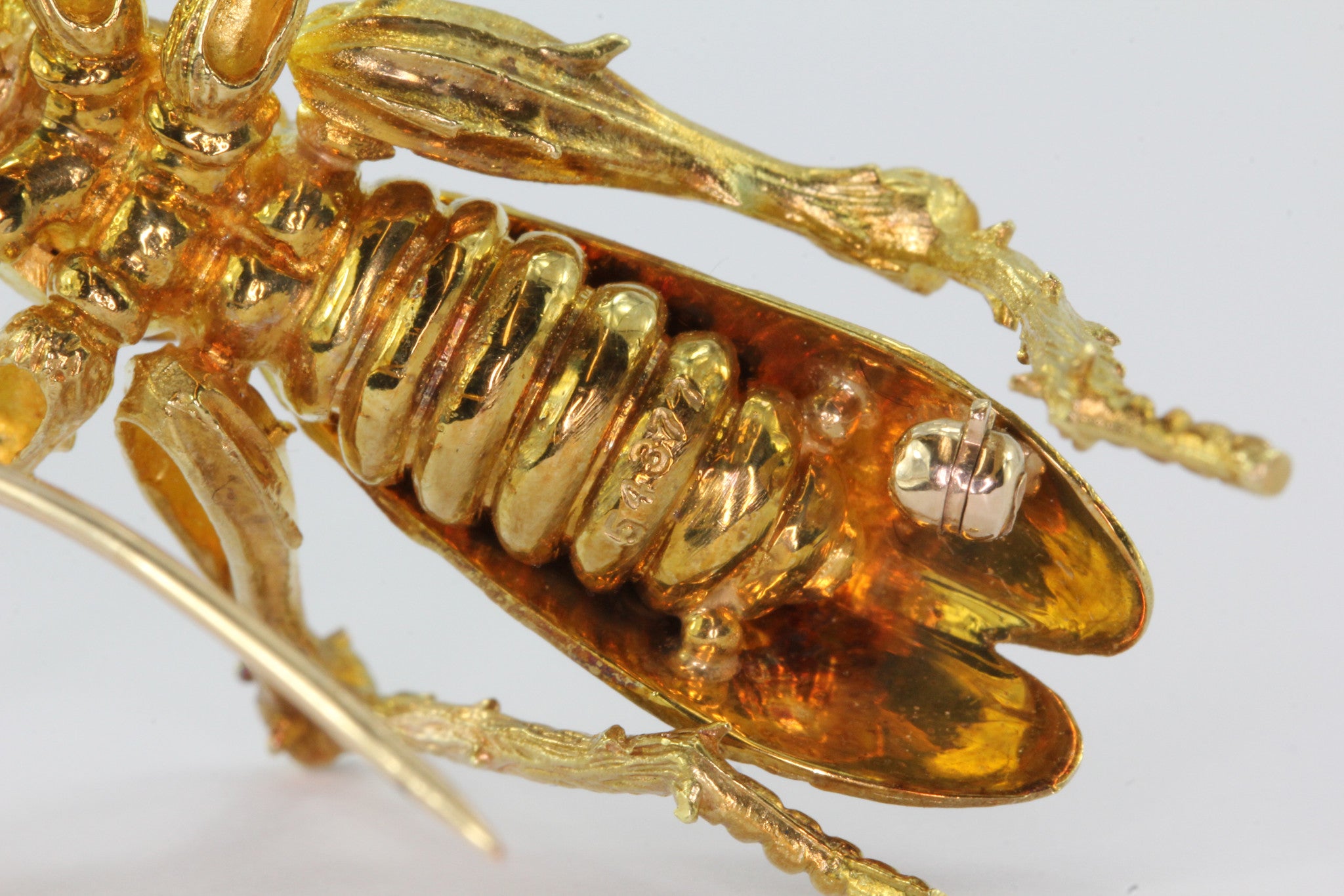18K Gold Emerald Kurt Wayne Naturalistic Grasshopper Brooch Pin - Queen May