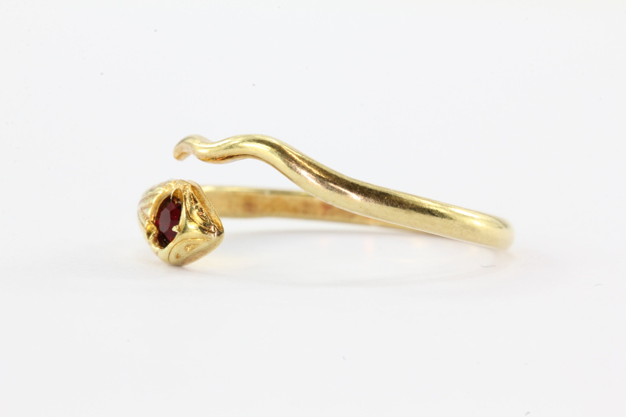Uno Arre 18k Snake Crimson Red Stone Adjustable Ring - Queen May