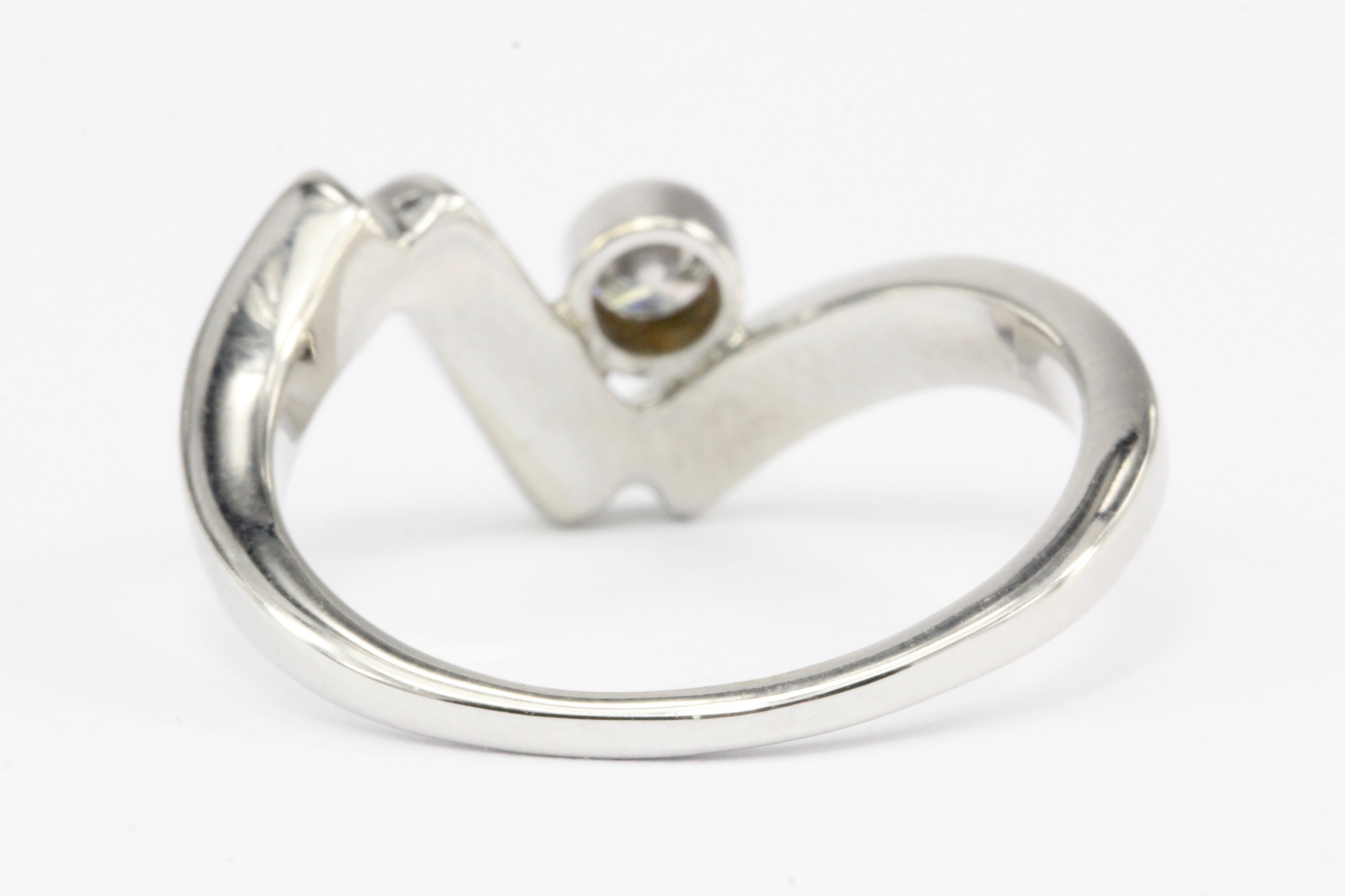 Retro 14K White Gold Asymmetrical Diamond Band Ring Size 6.75 - Queen May
