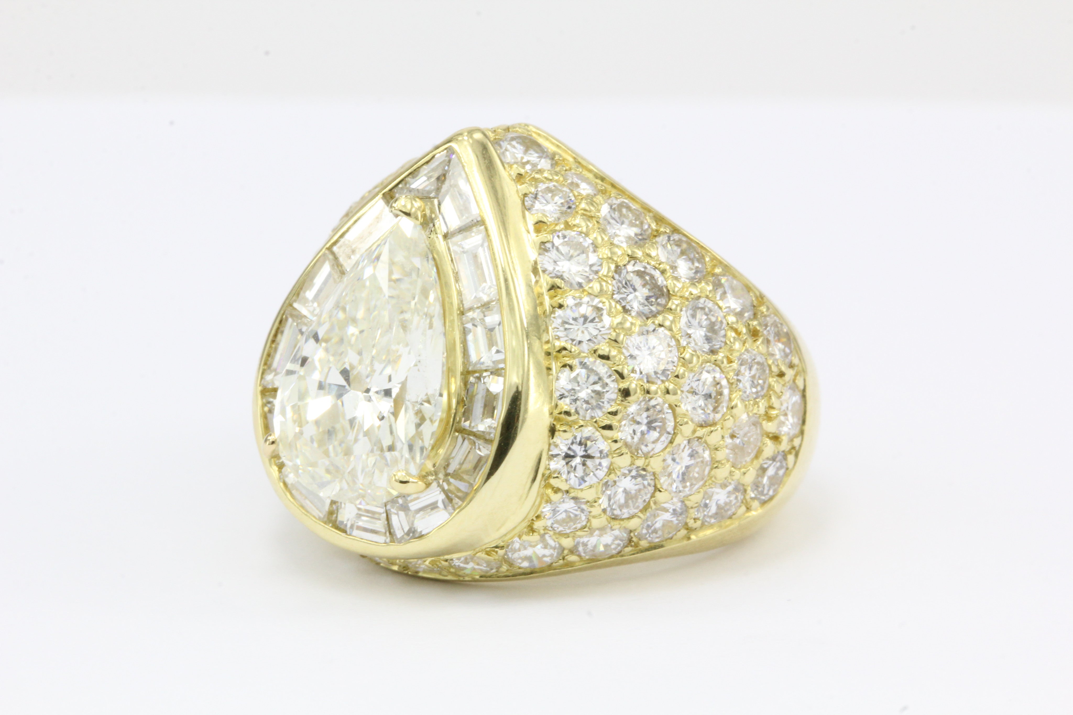 Modern 18K Yellow Gold 3.51 Carat Pear Shaped Diamond Ring GIA Certified - Queen May
