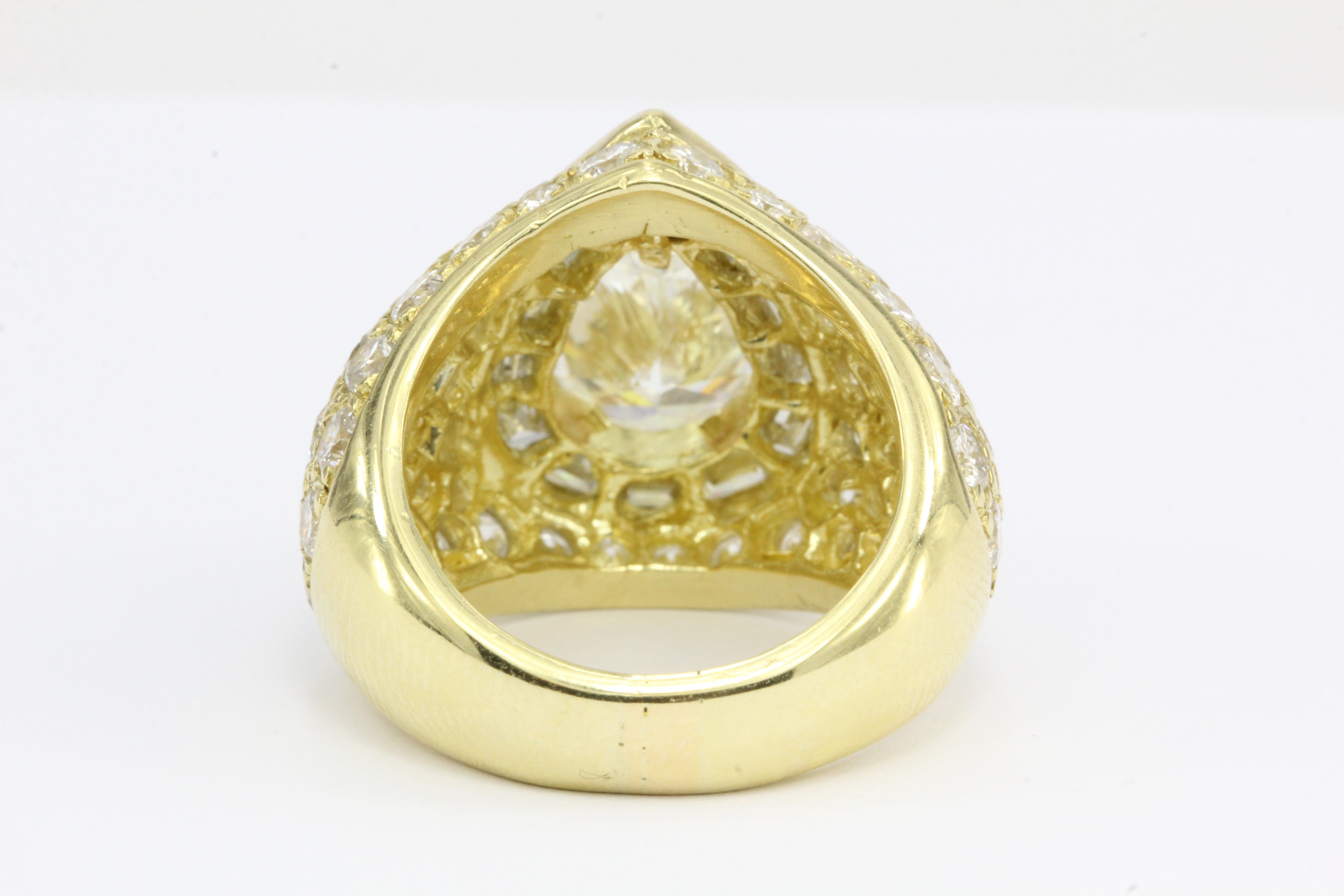 Modern 18K Yellow Gold 3.51 Carat Pear Shaped Diamond Ring GIA Certified - Queen May