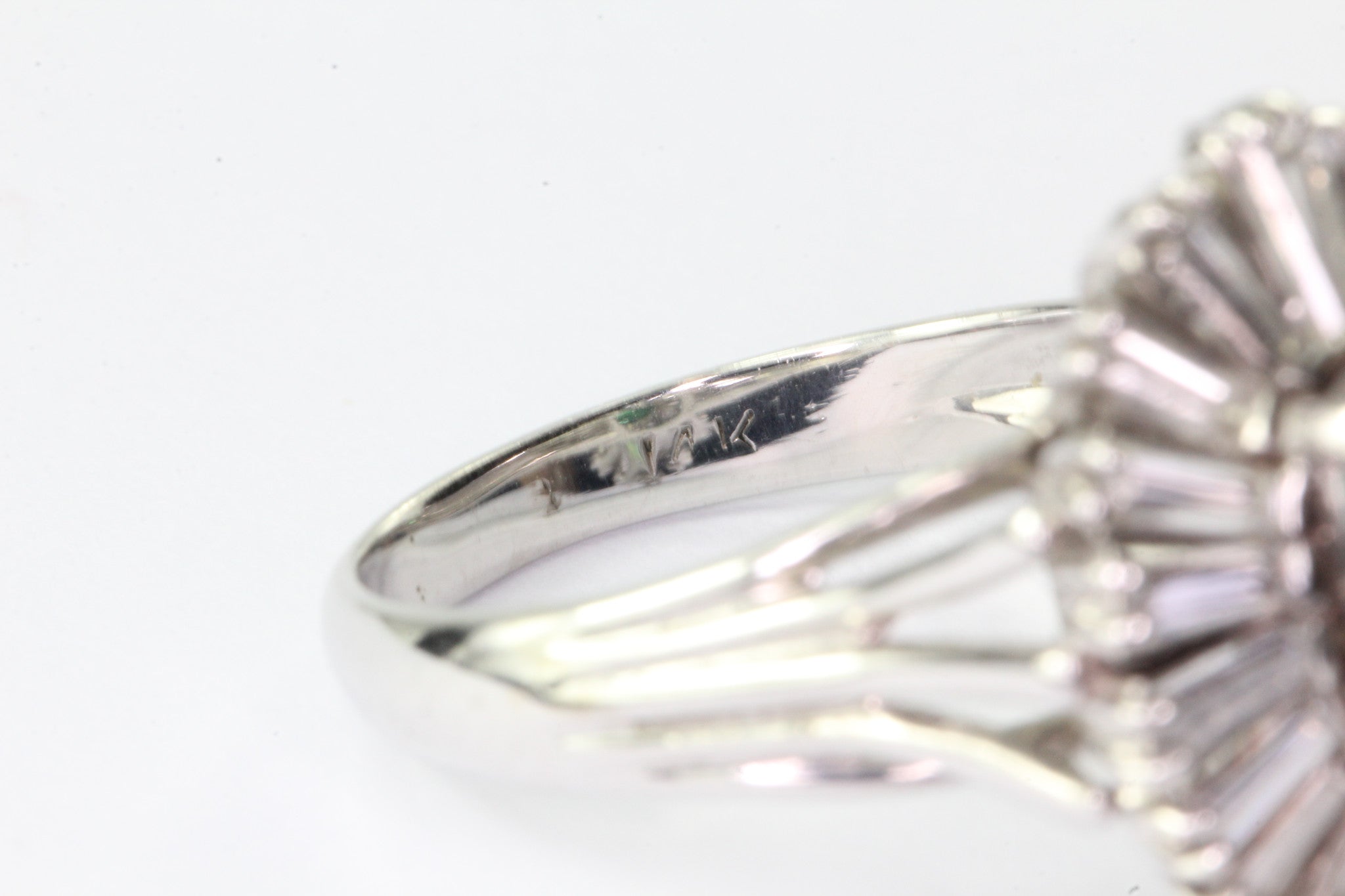 Vintage 14K White Gold Emerald & Diamond 1.2 CTW Retro Starburst Ring - Queen May