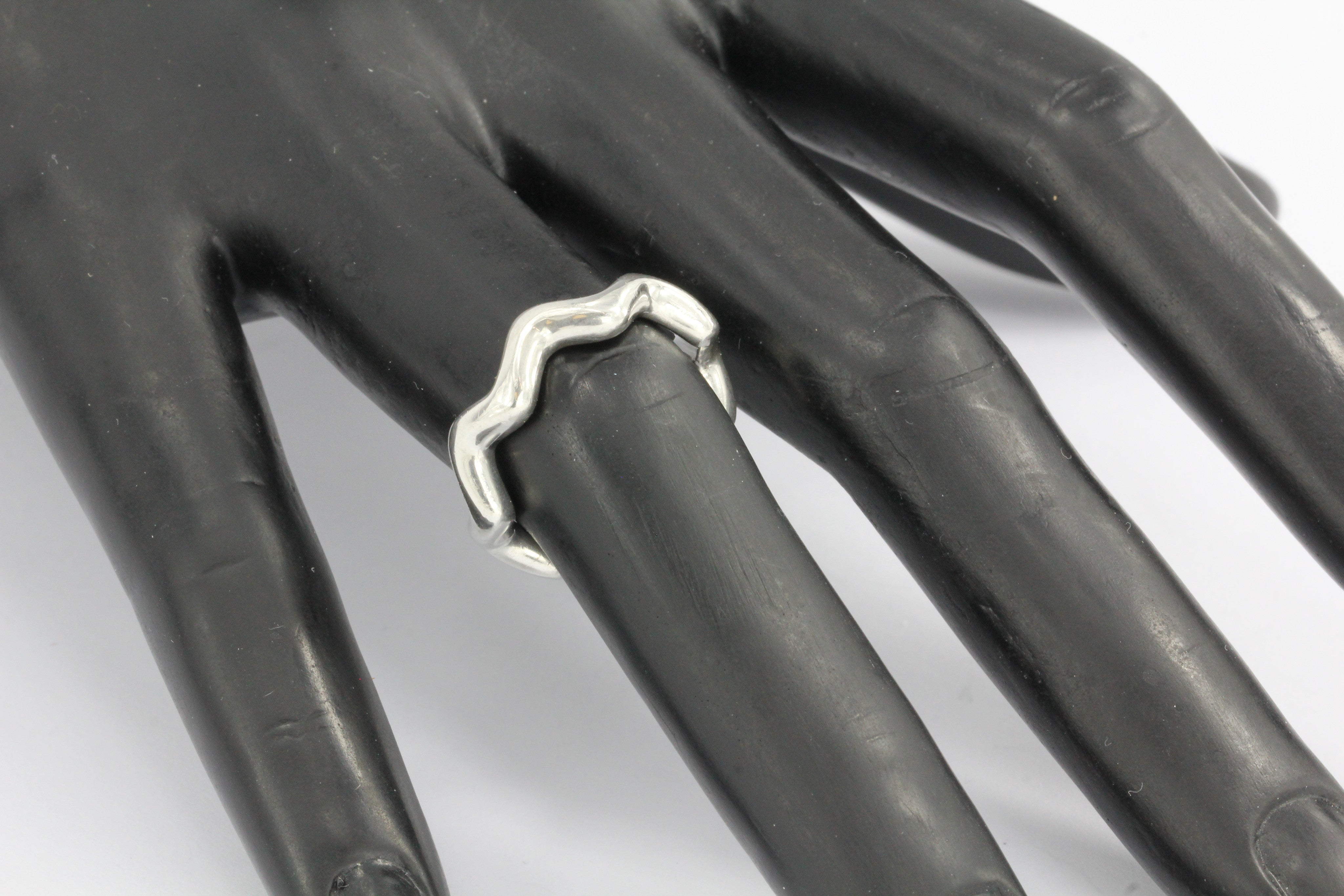 Tiffany & Co Sterling Silver Paloma Picasso Zigzag Ring Band Size 6.5 - Queen May