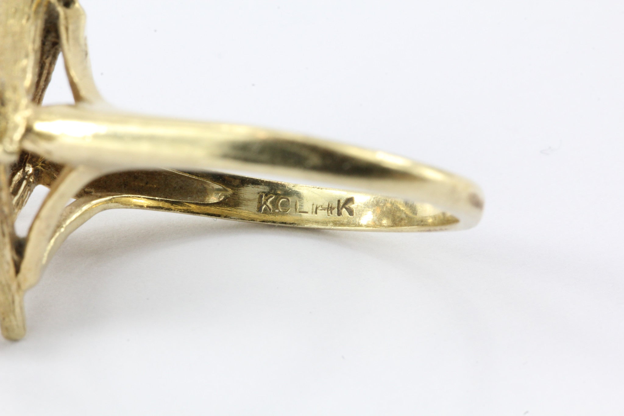 Retro Aesthetic 14K Gold Opal Framed Stick Wreath Ring - Queen May
