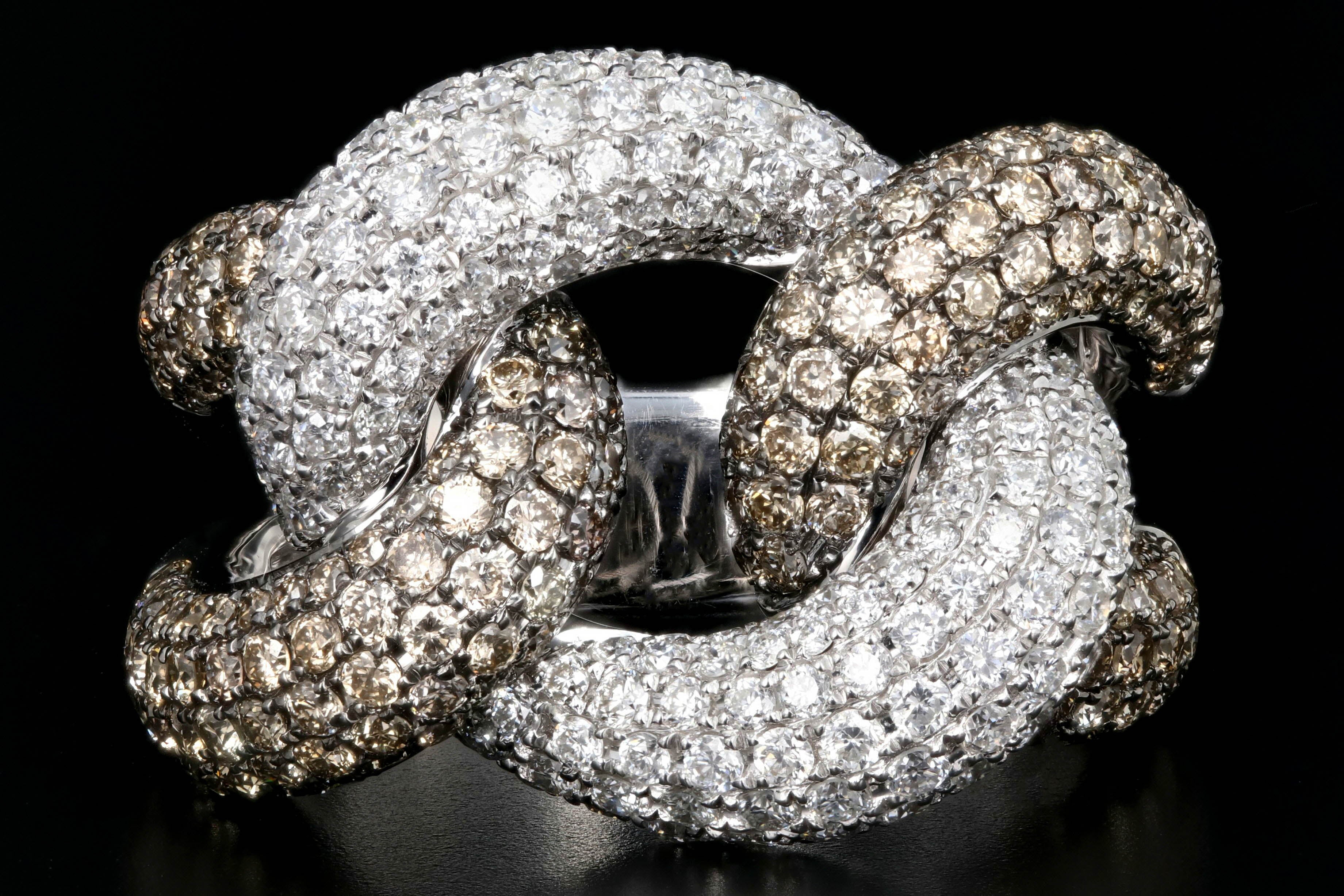 Modern 18K 3.02 Carat White and Champagne Diamond Ring - Queen May