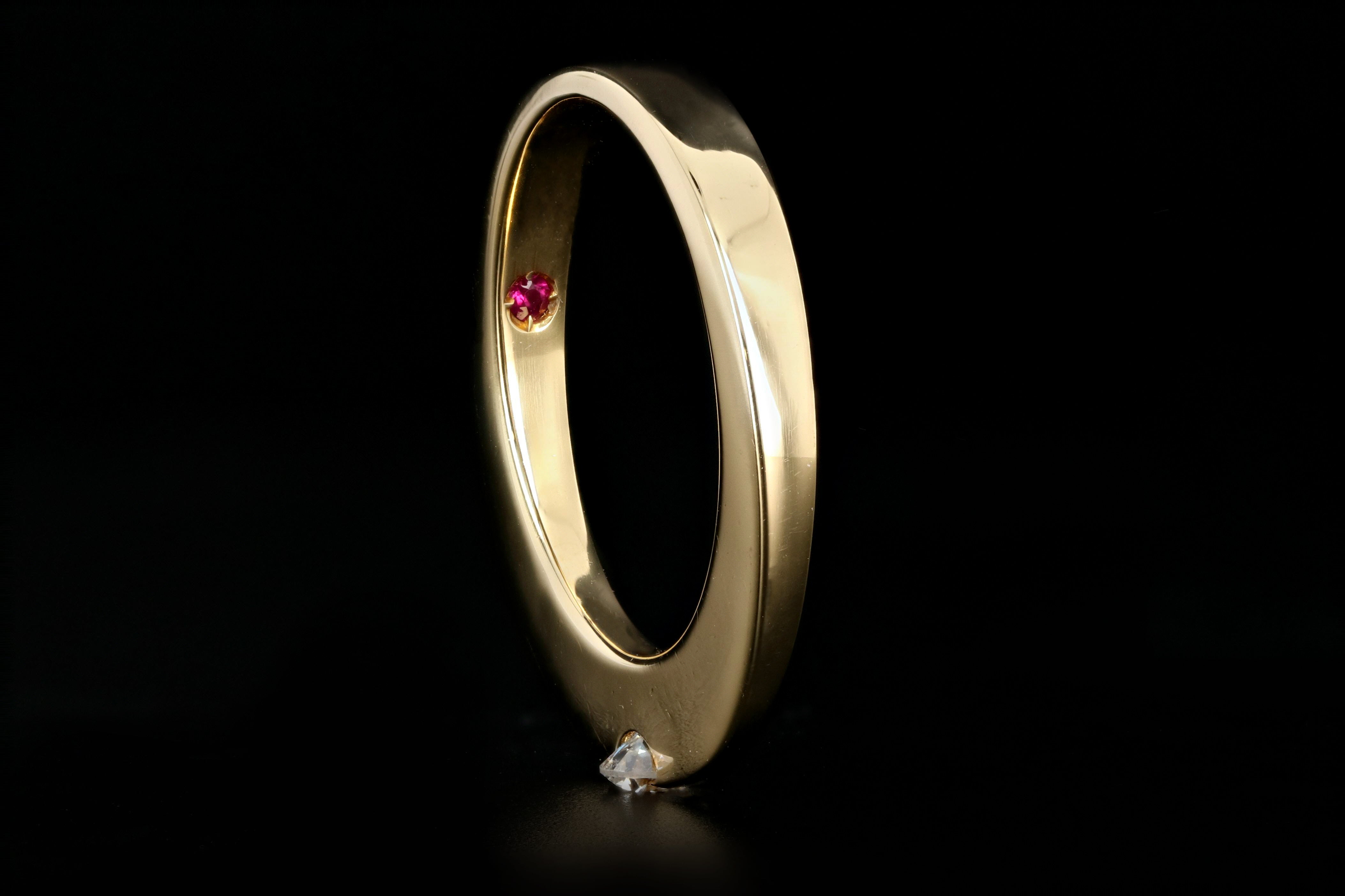 Modern Roberto Coin 18K Yellow .15 Carat Diamond Ring - Queen May