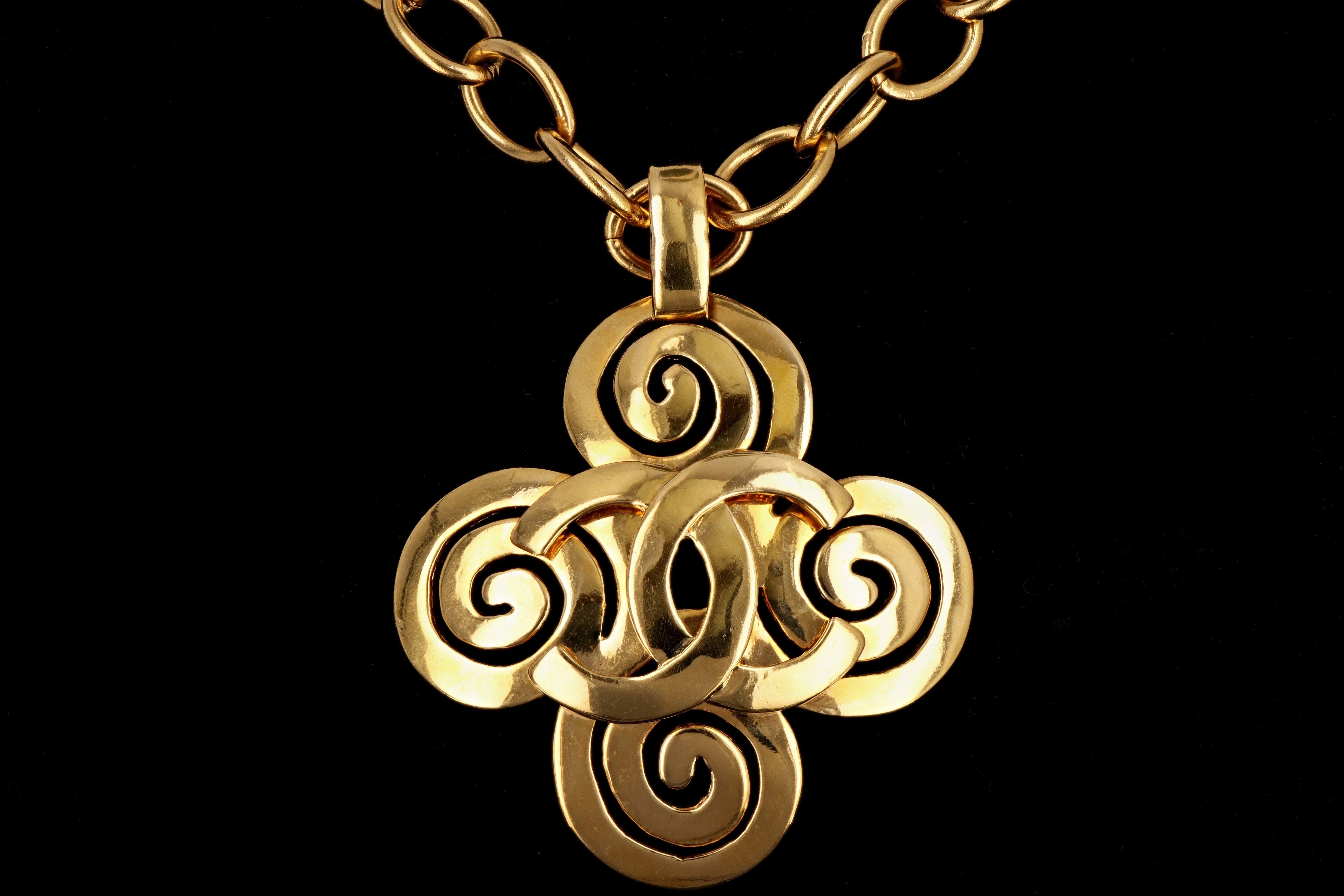 1995 Vintage Chanel Gold Plated Necklace - Queen May