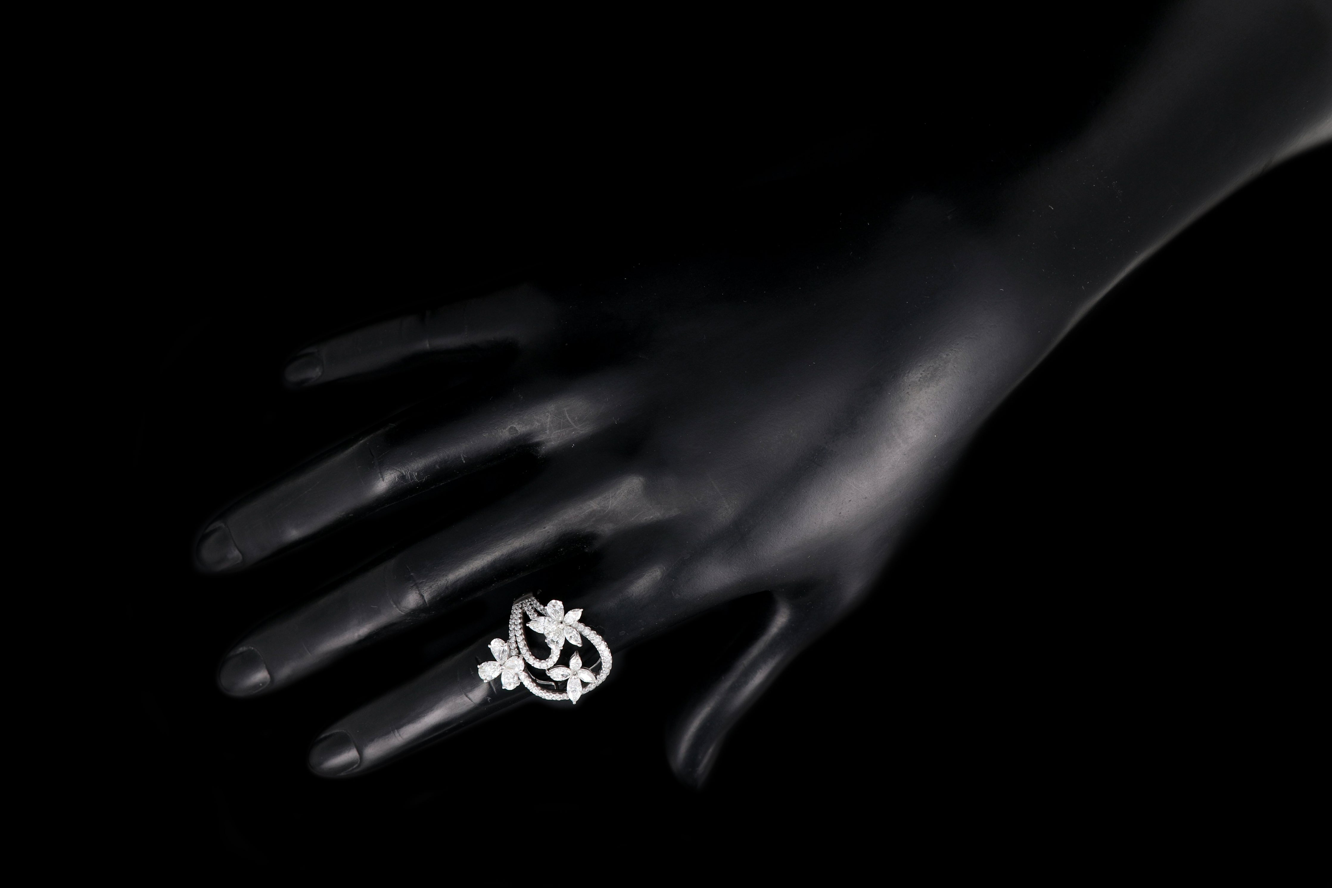 Modern 18k White Gold Flower Diamond 2CTW Ring - Queen May