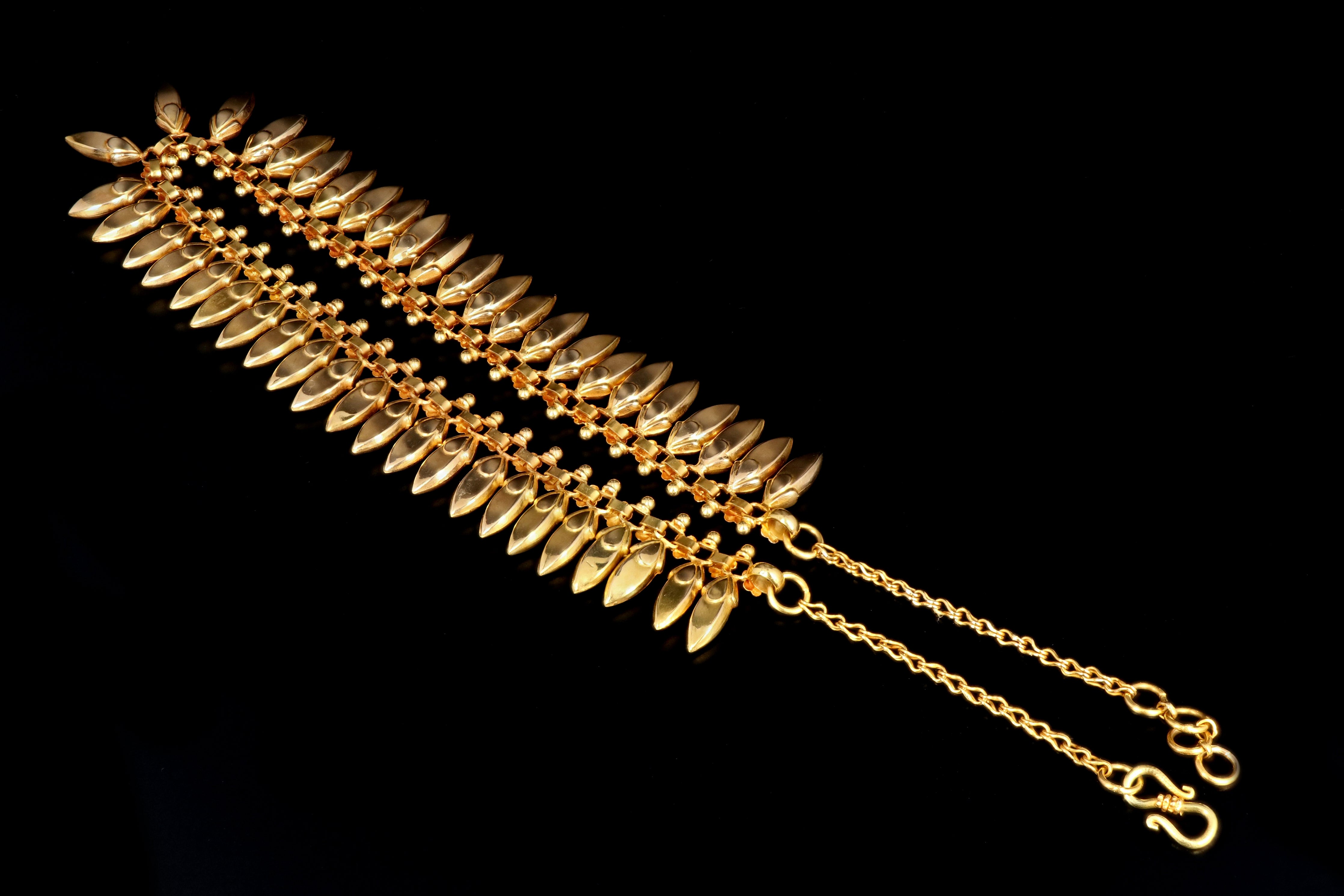 Modern 18K & 21K Yellow Gold Necklace - Queen May