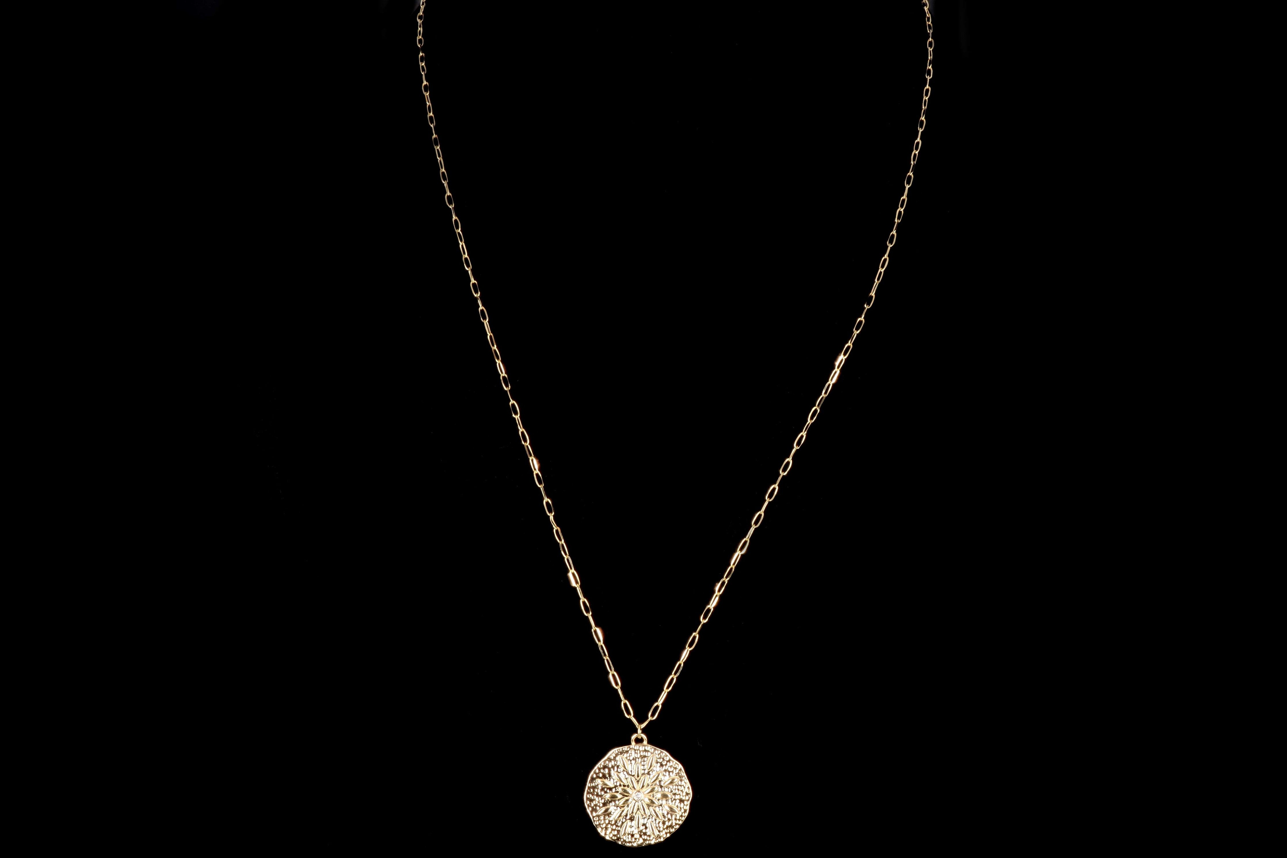 New 14K Yellow Gold Medallion Pendant Paperclip Necklace - Queen May