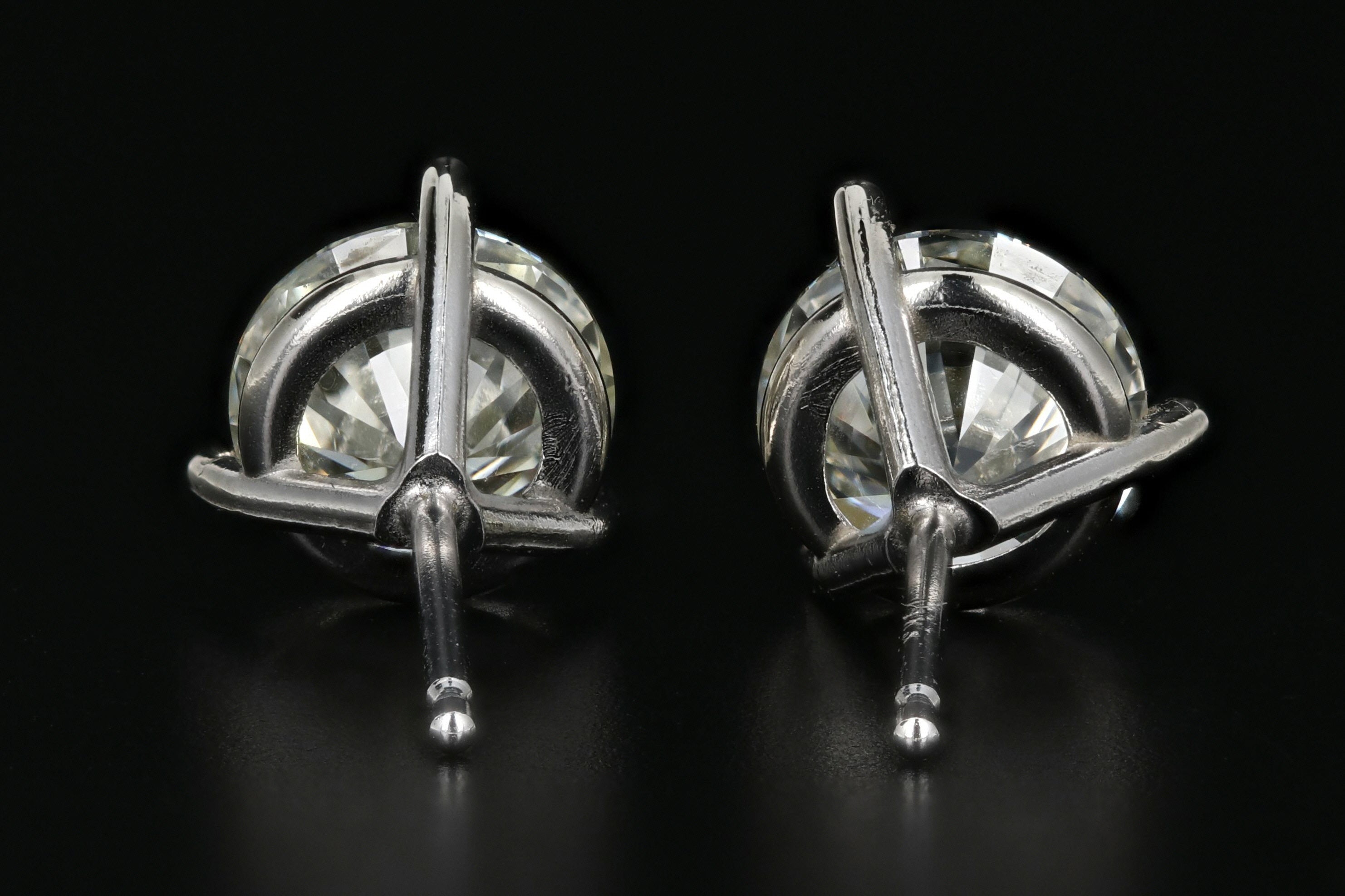 New 14K White Gold 2.05 Total Carat Weight Diamond Earrings GIA Certified - Queen May