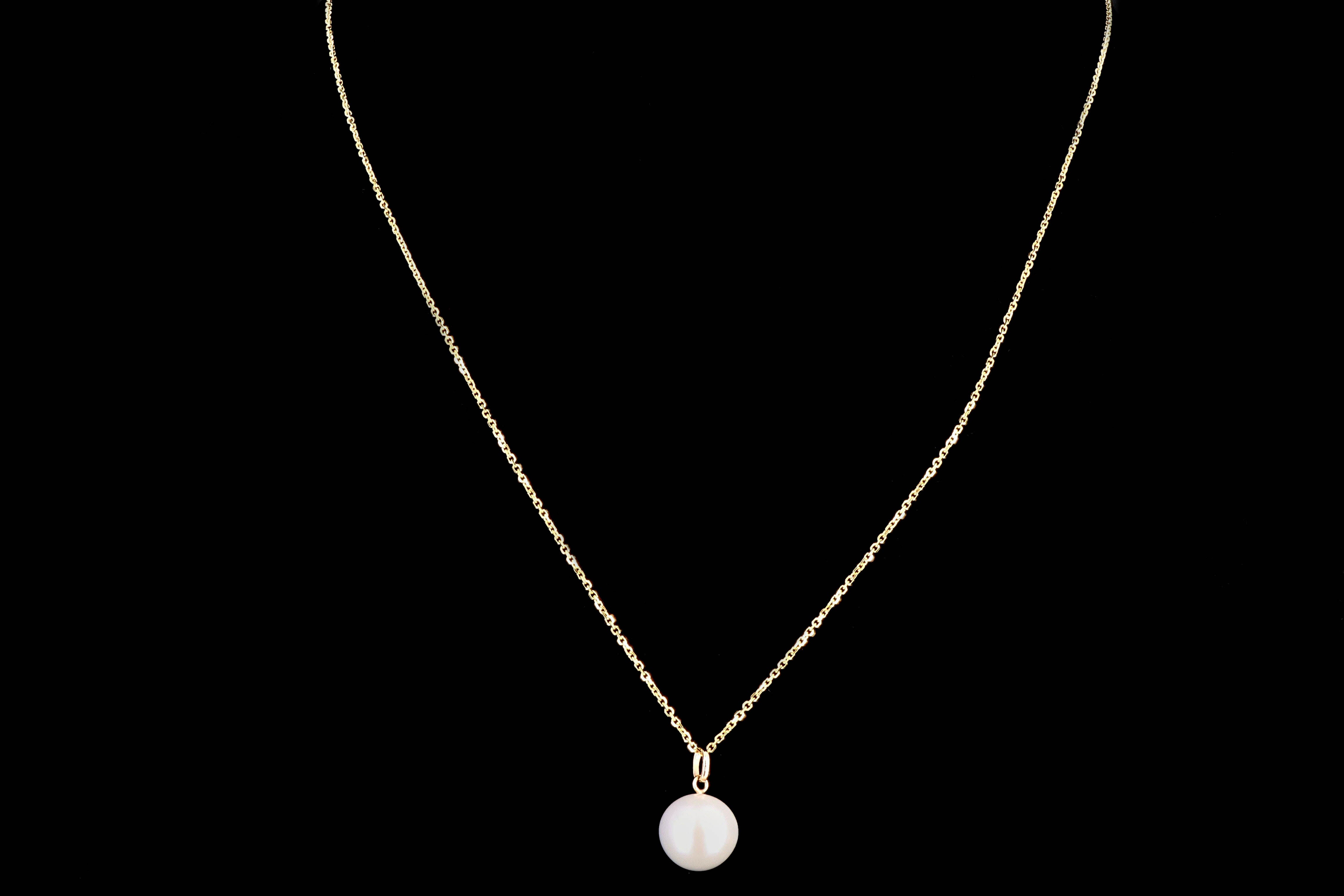 New 14K Yellow Gold White Freshwater Pearl Pendant Necklace - Queen May