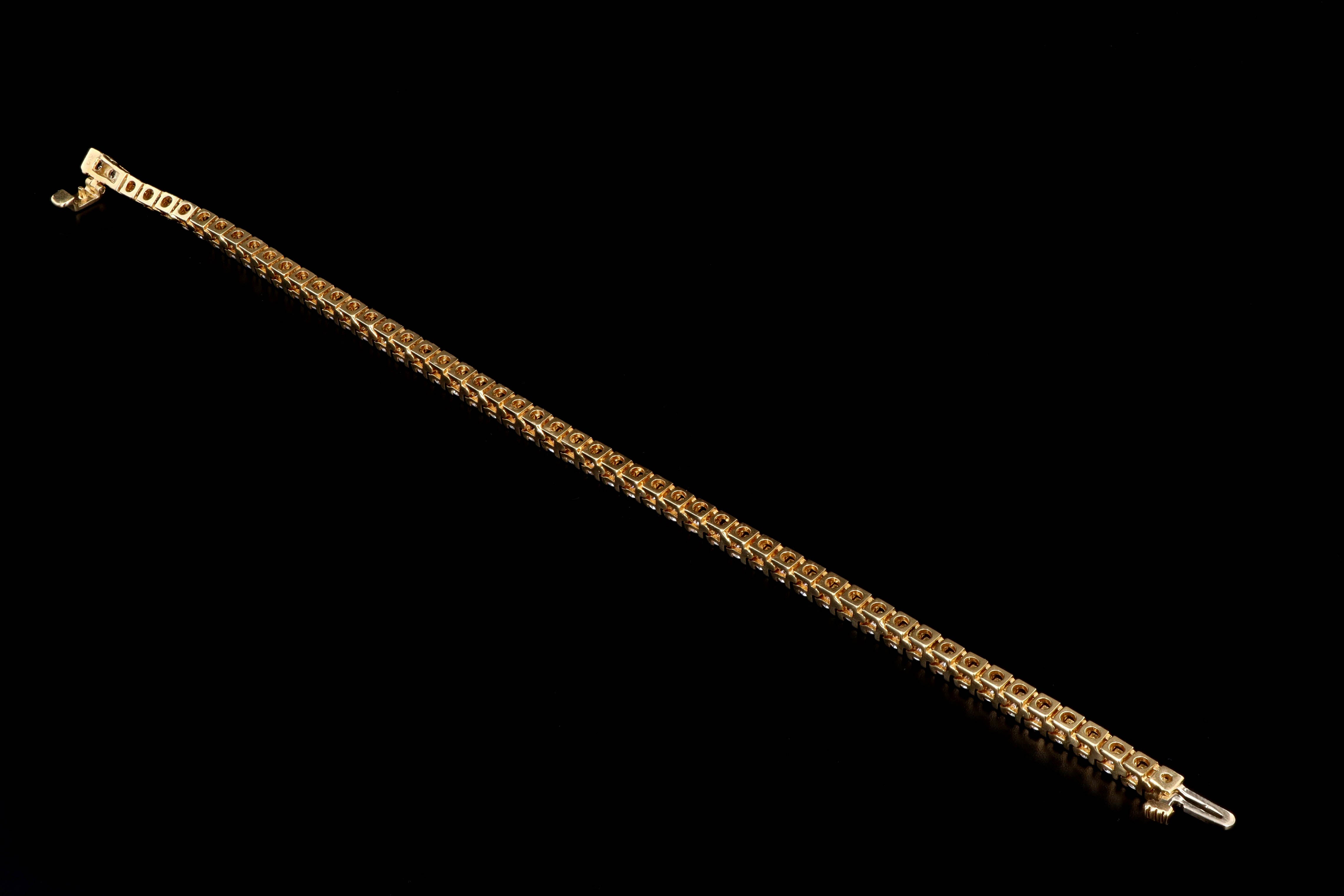 Modern 18K Yellow Gold 2.75 Carat Round Brilliant Cut Diamond Tennis Bracelet - Queen May