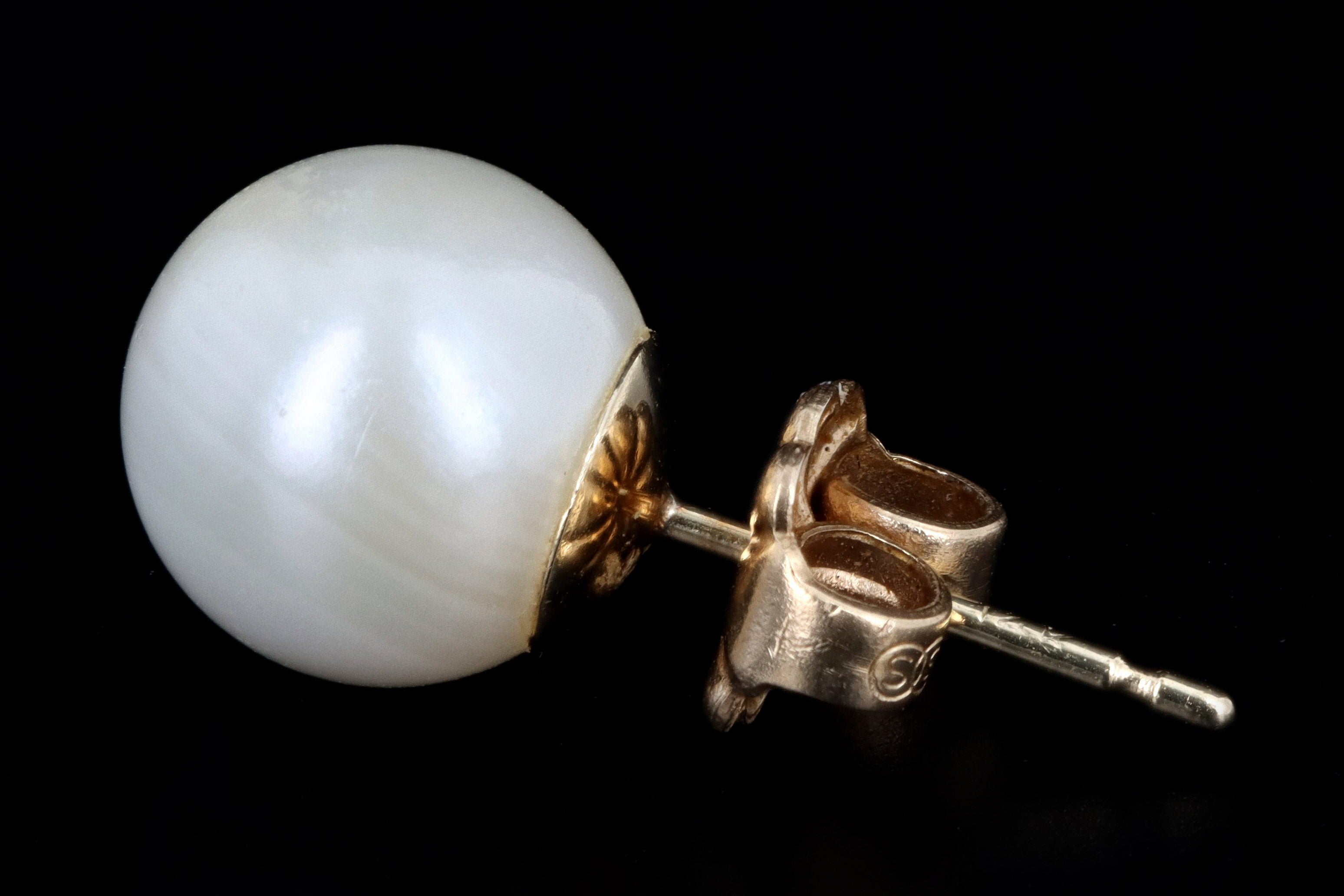 Vintage 14K Yellow Gold 8mm Cultured Pearl Stud Earrings - Queen May