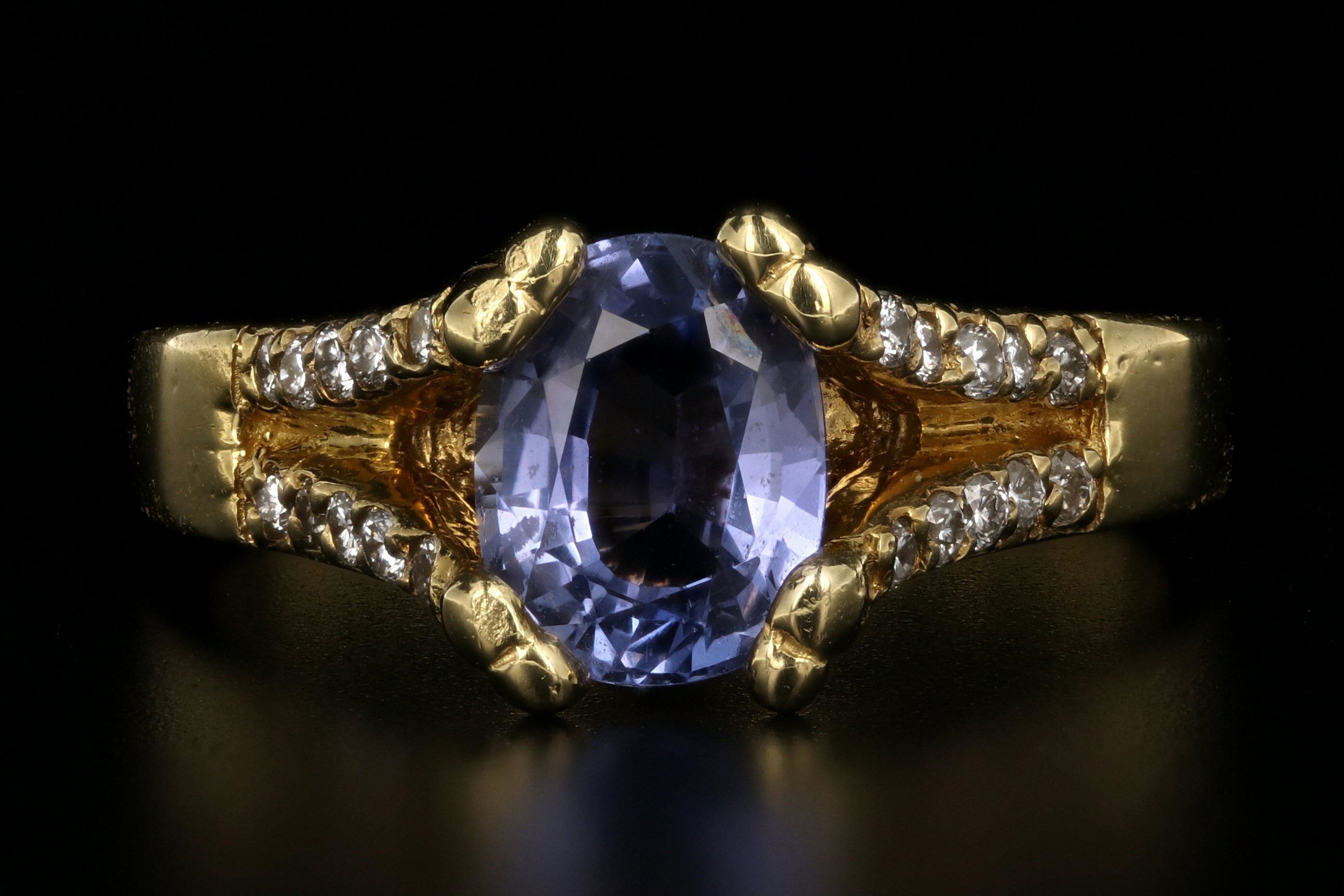 Modern 18K Yellow Gold 1.5 Carat Natural Ceylon Sapphire and Diamond Ring - Queen May