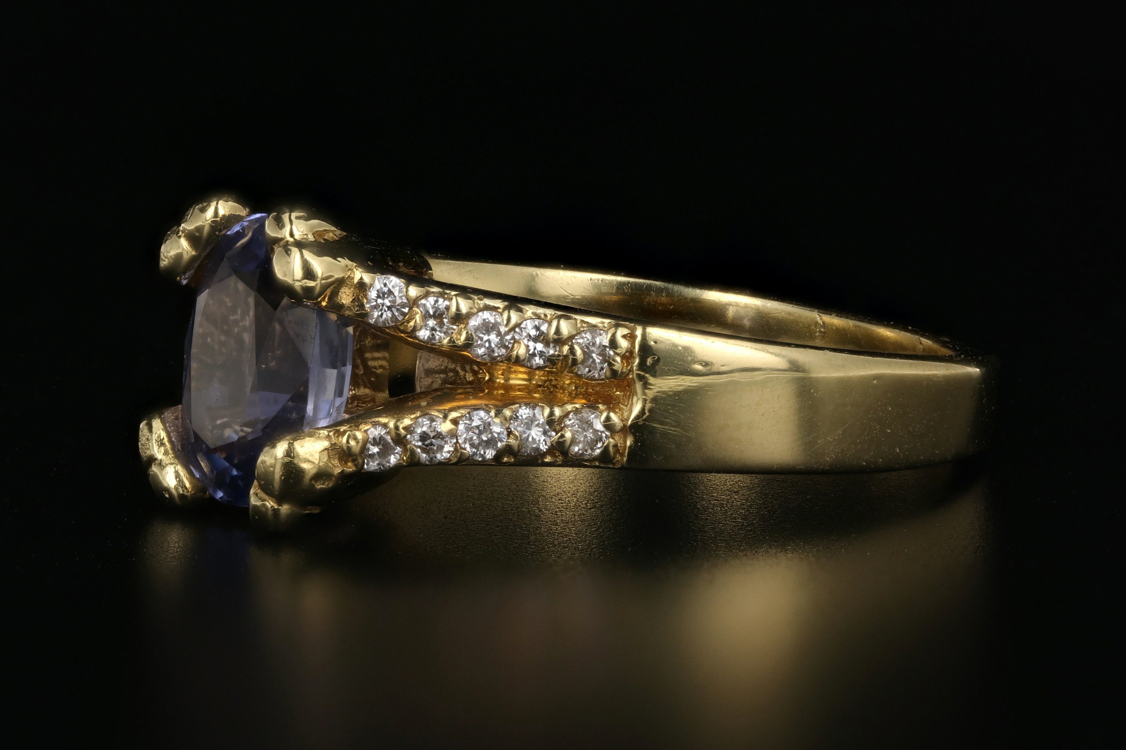 Modern 18K Yellow Gold 1.5 Carat Natural Ceylon Sapphire and Diamond Ring - Queen May